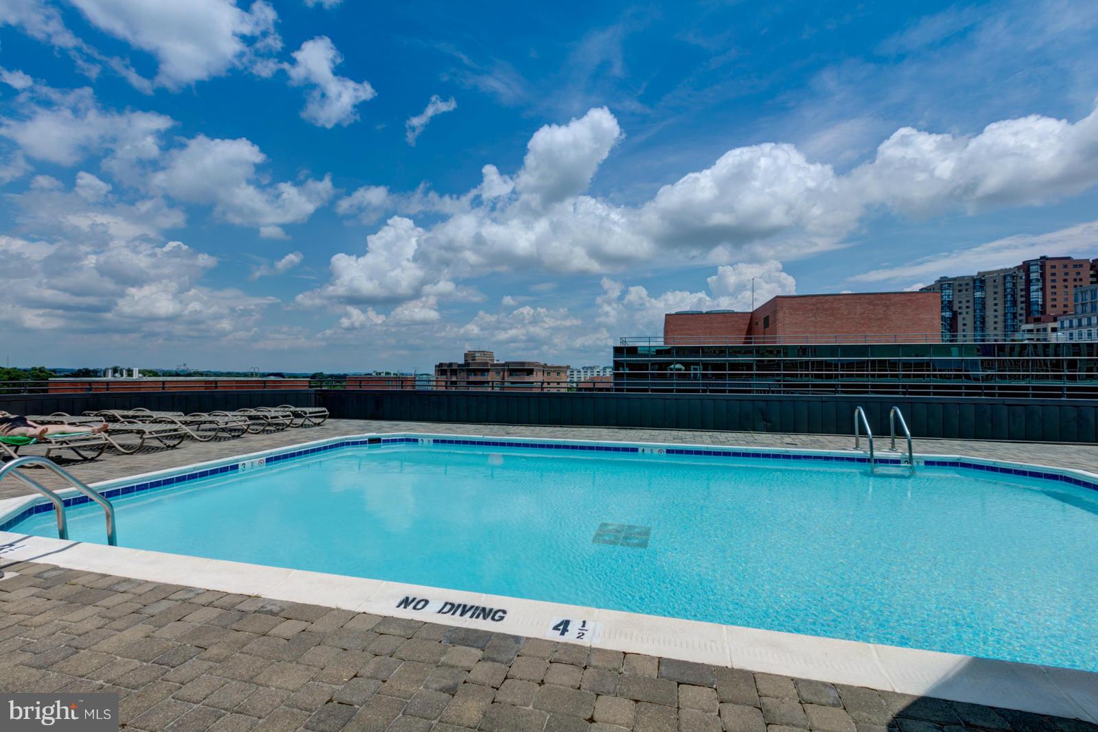 WESTVIEW AT BALLSTON METRO - Residential