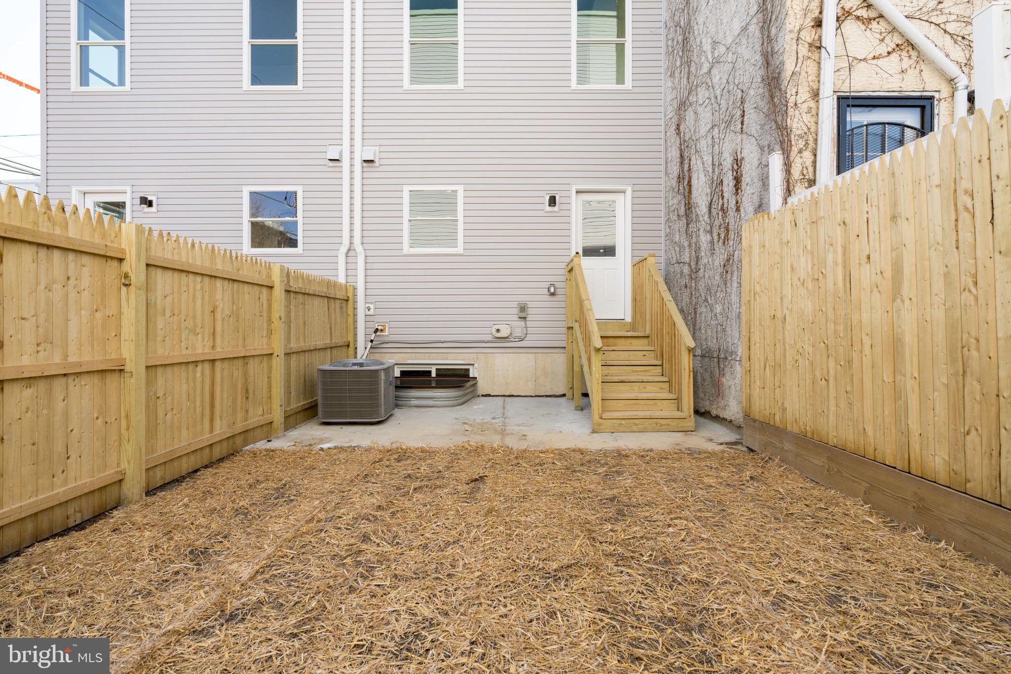 EAST KENSINGTON - Residential