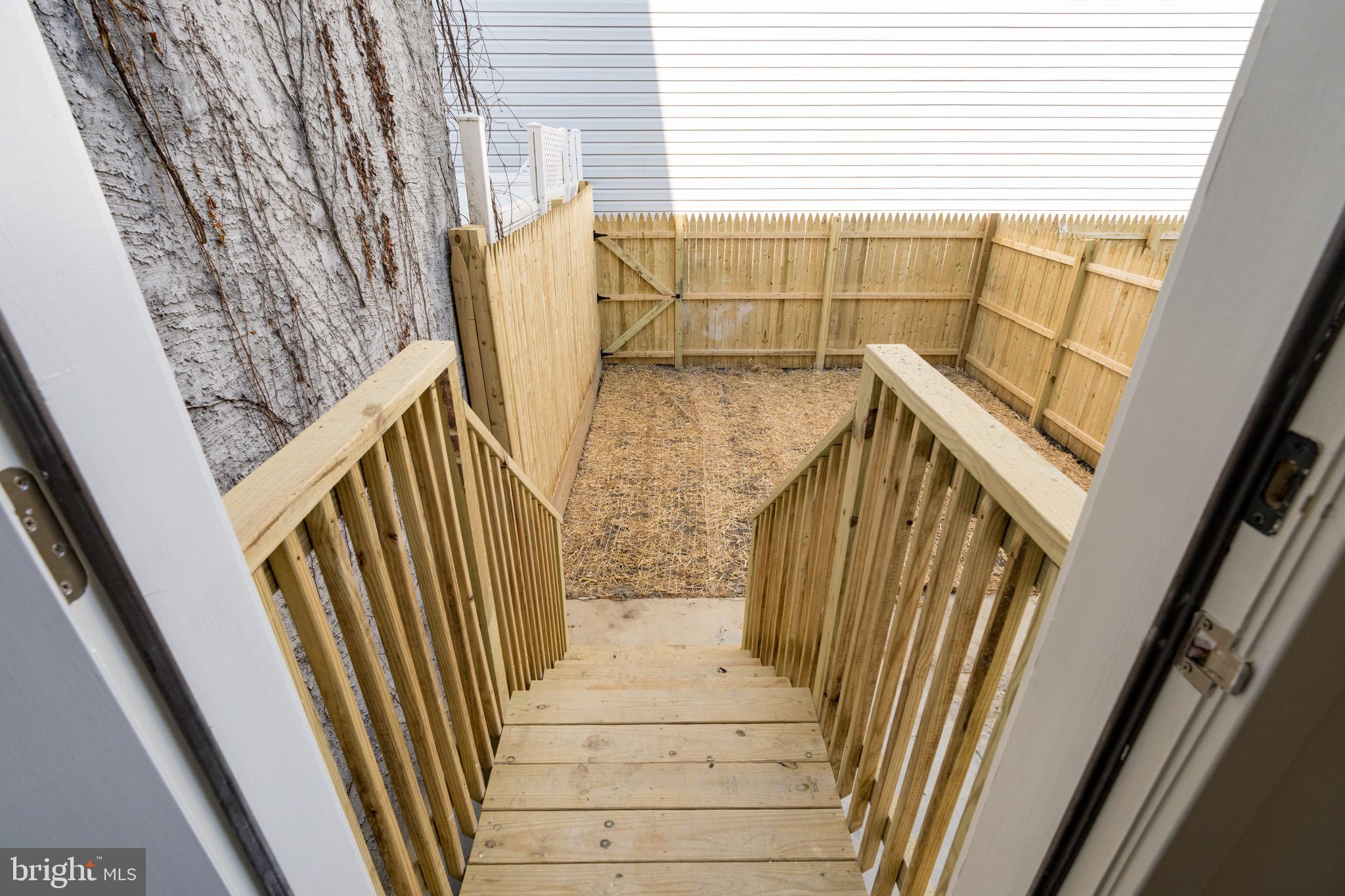 EAST KENSINGTON - Residential