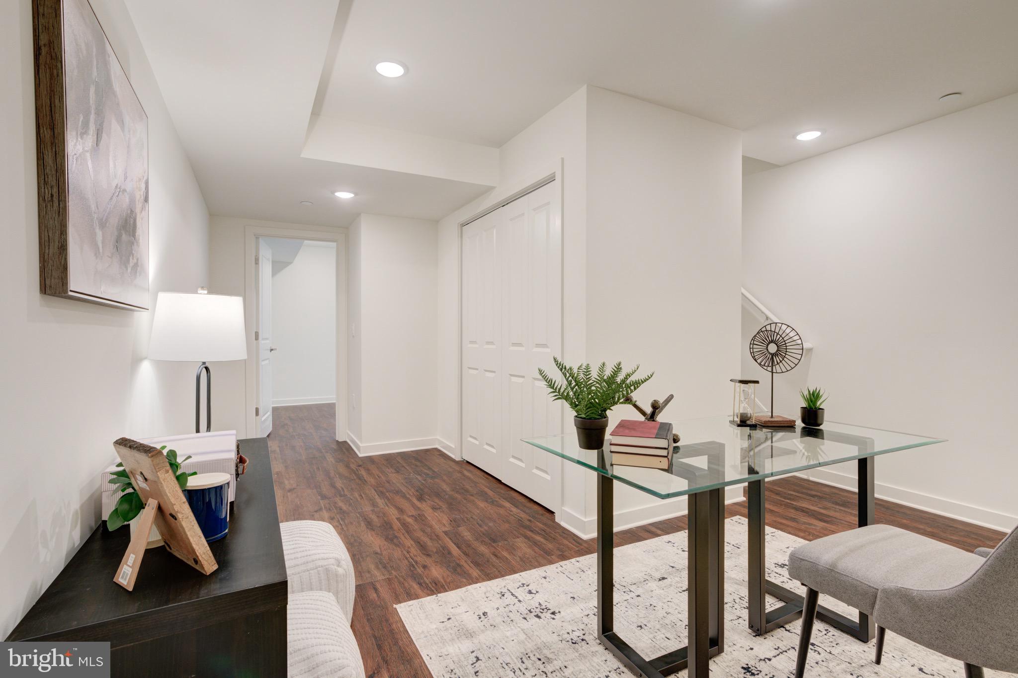 EAST KENSINGTON - Residential