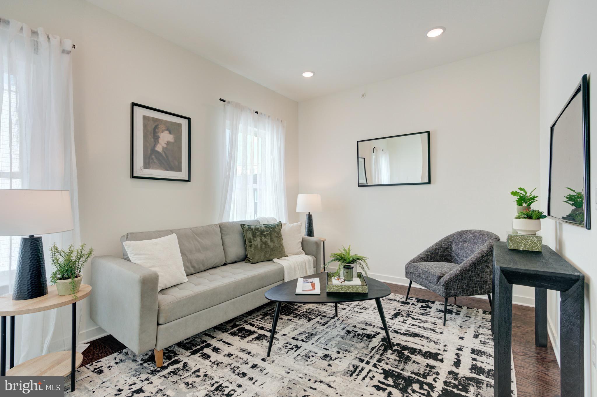 EAST KENSINGTON - Residential