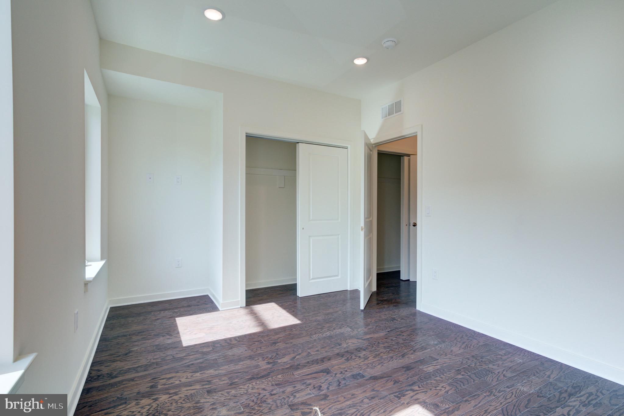 EAST KENSINGTON - Residential