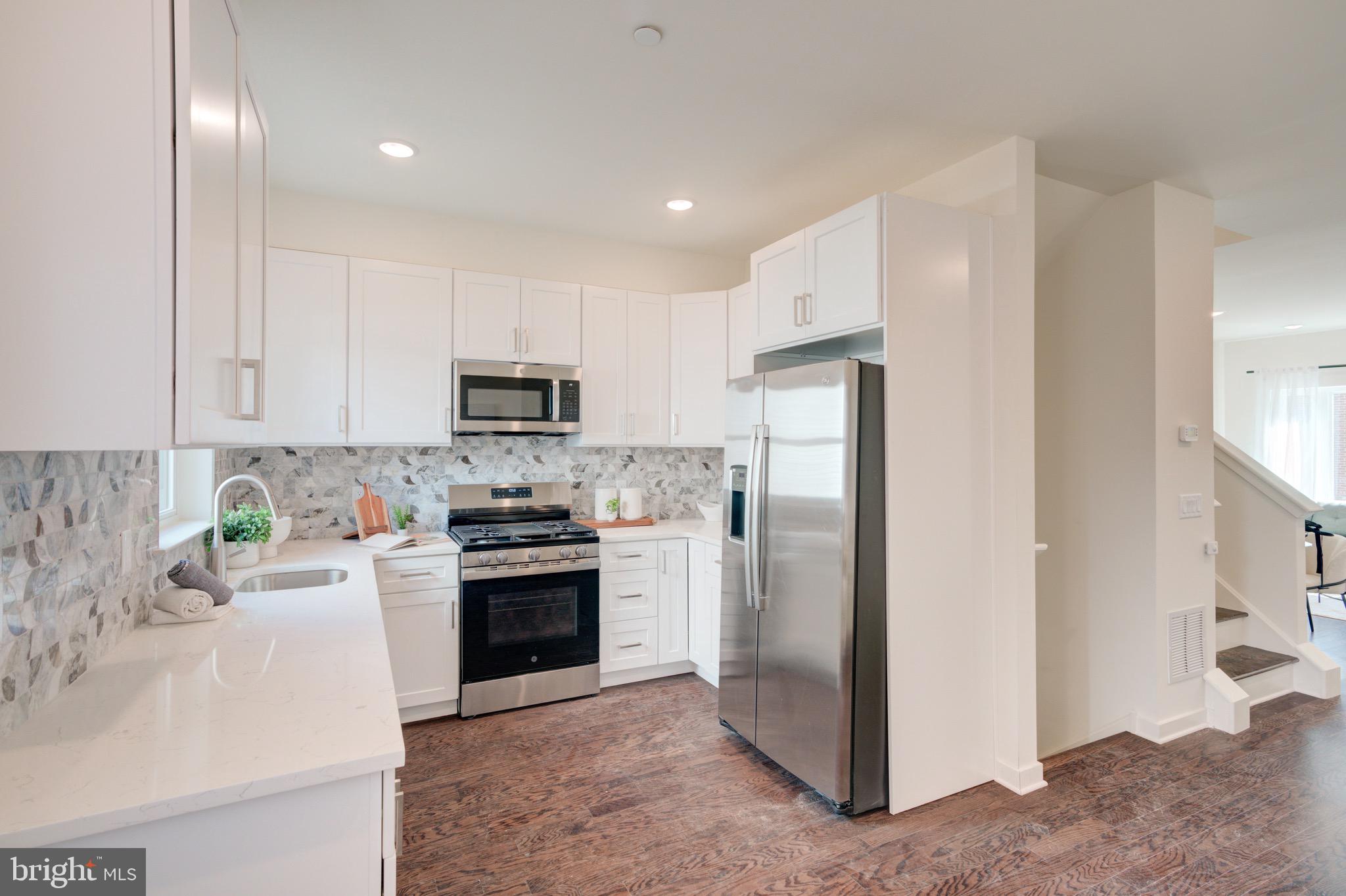 EAST KENSINGTON - Residential