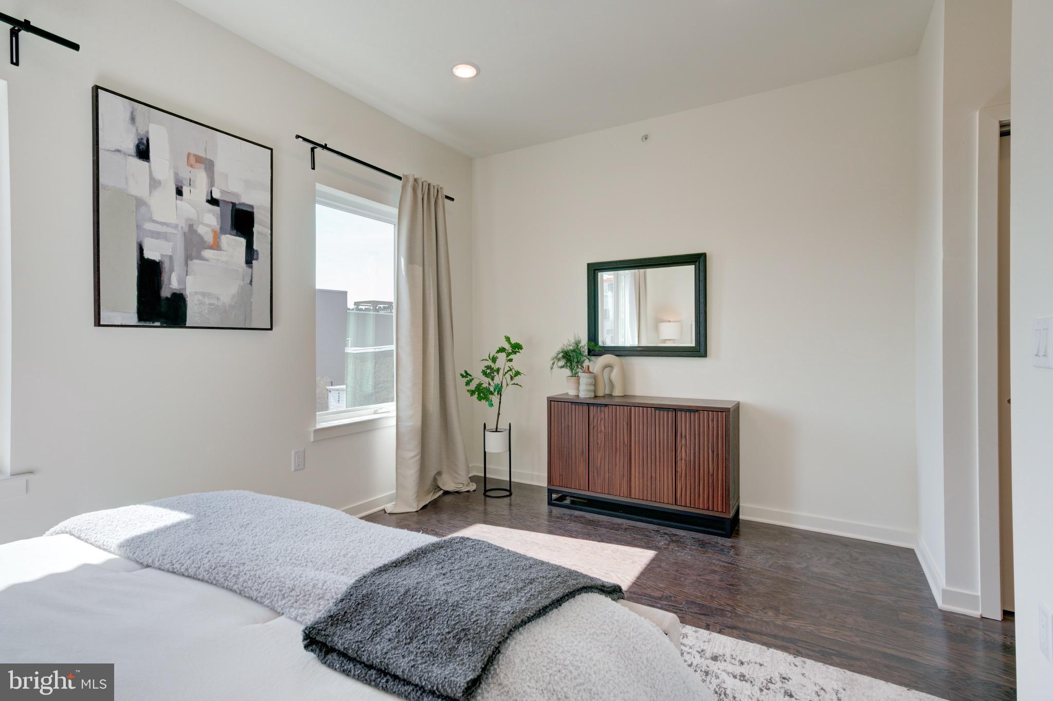 EAST KENSINGTON - Residential