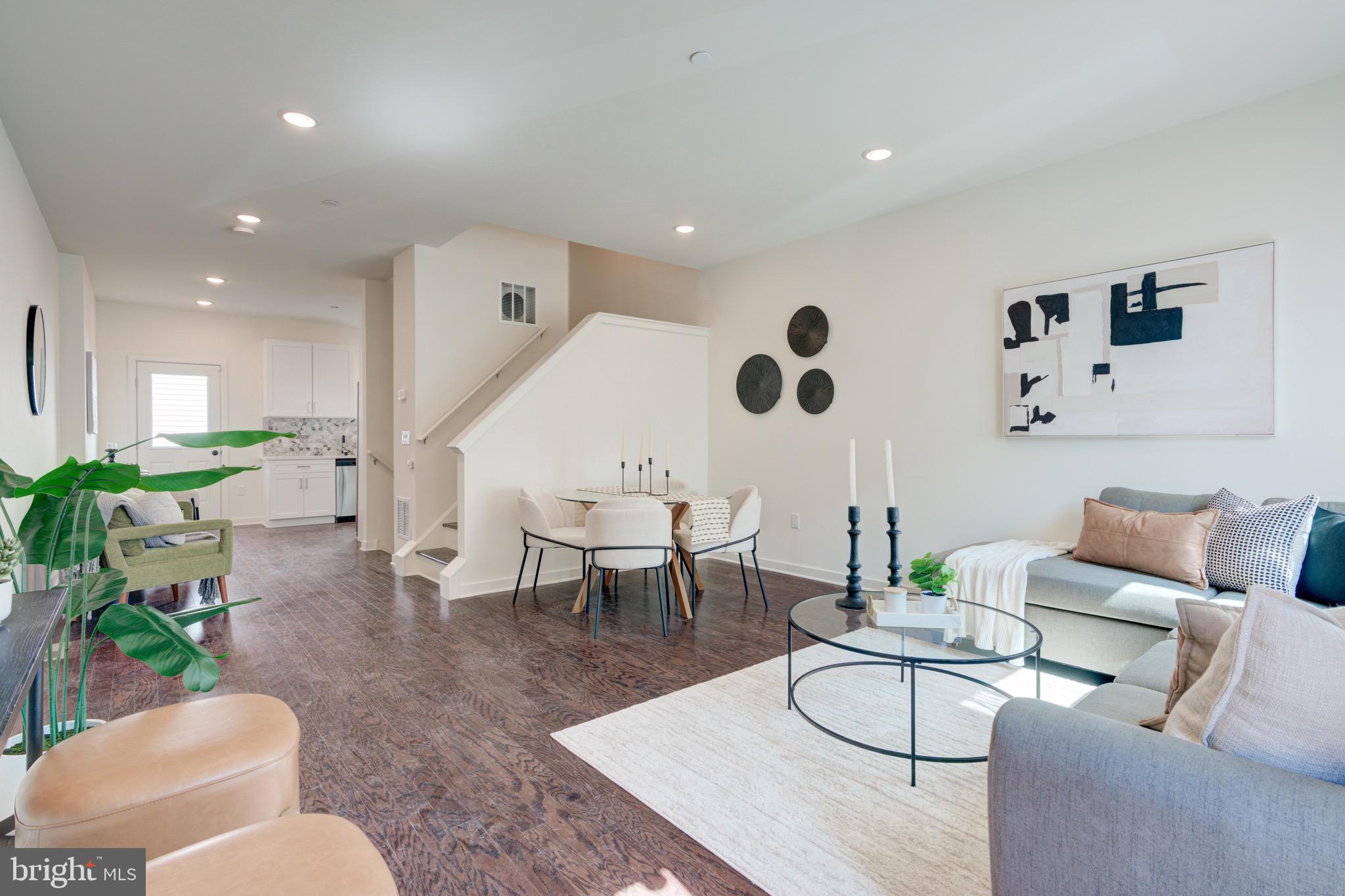 EAST KENSINGTON - Residential