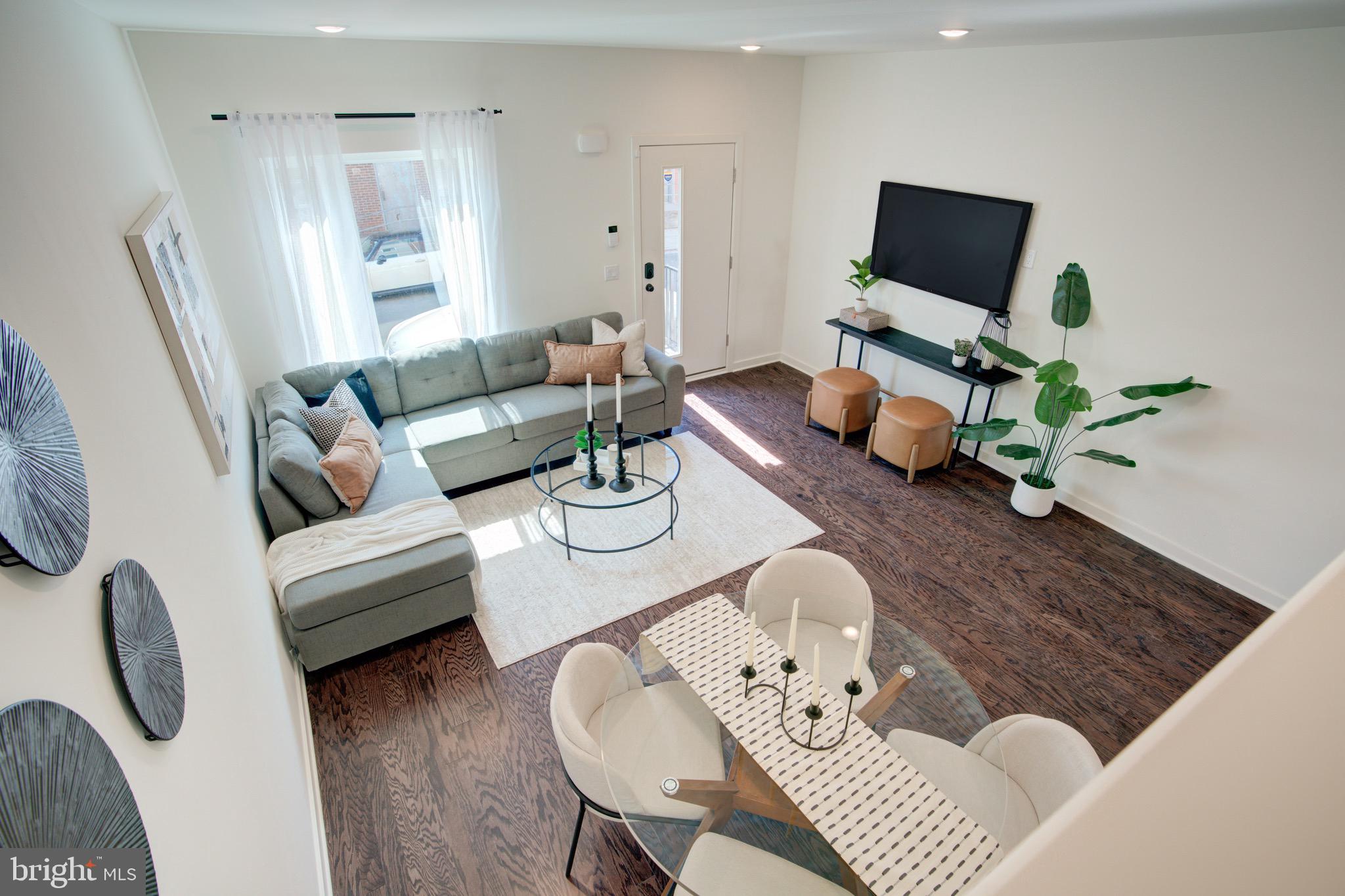 EAST KENSINGTON - Residential