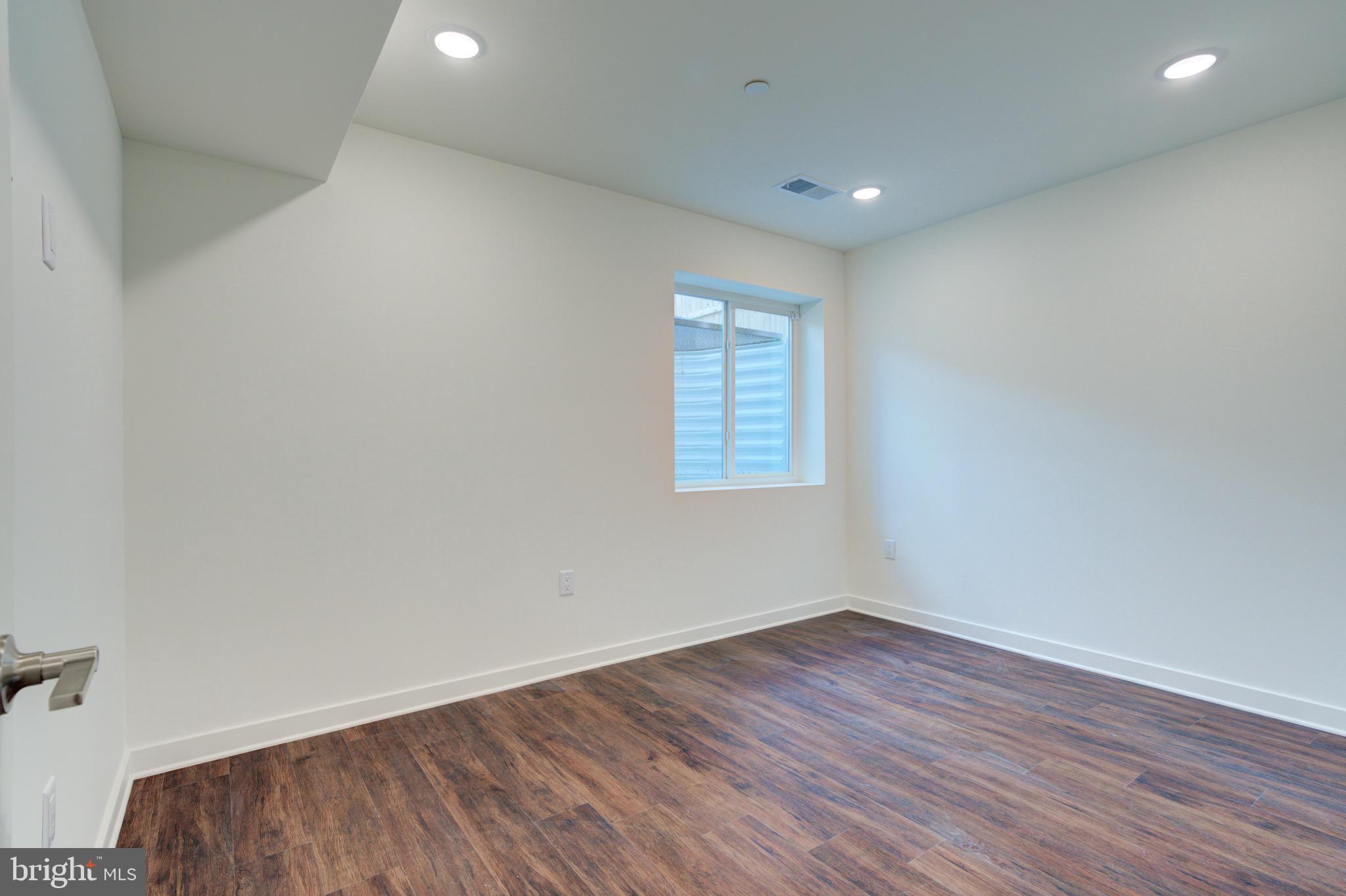 EAST KENSINGTON - Residential