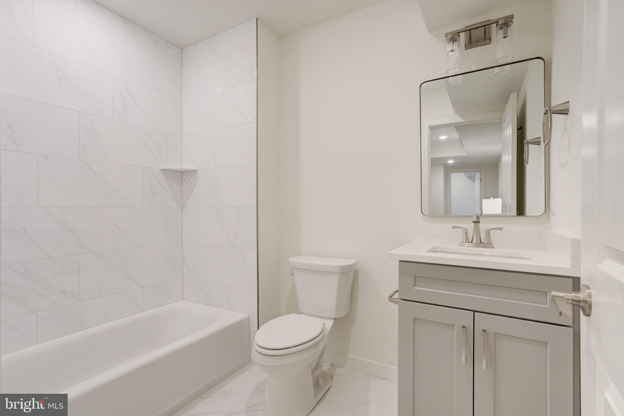 EAST KENSINGTON - Residential