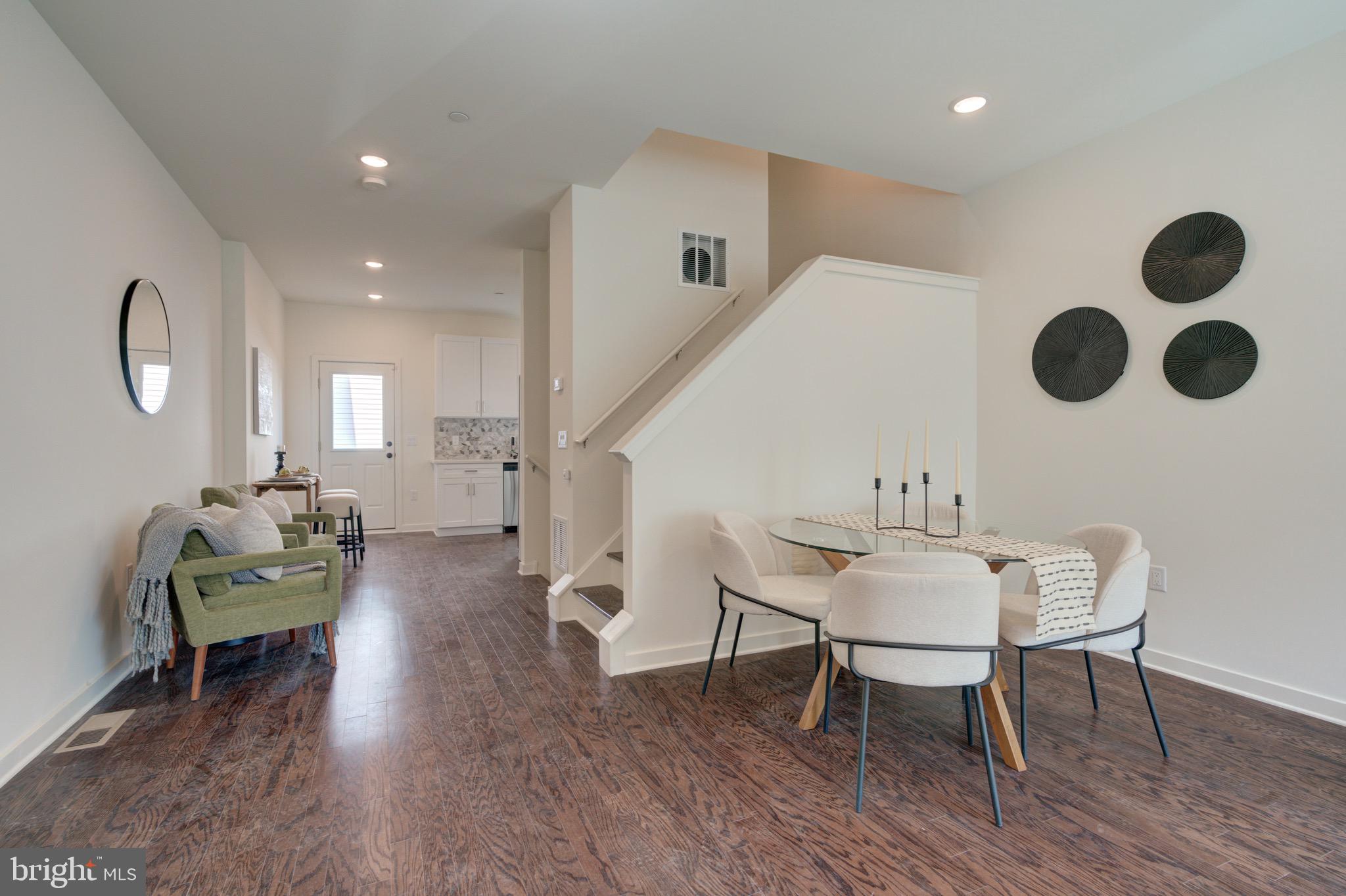 EAST KENSINGTON - Residential