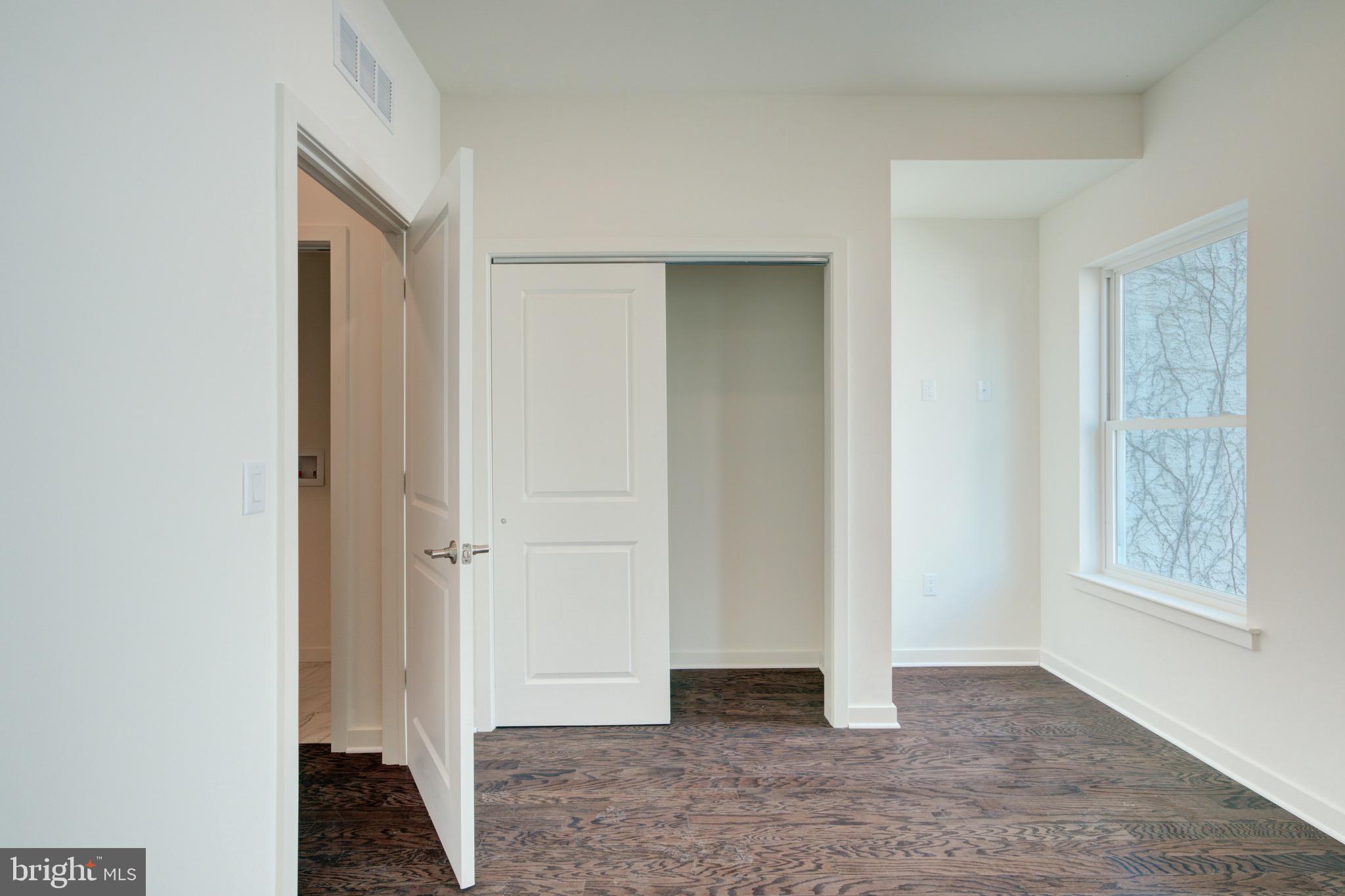 EAST KENSINGTON - Residential