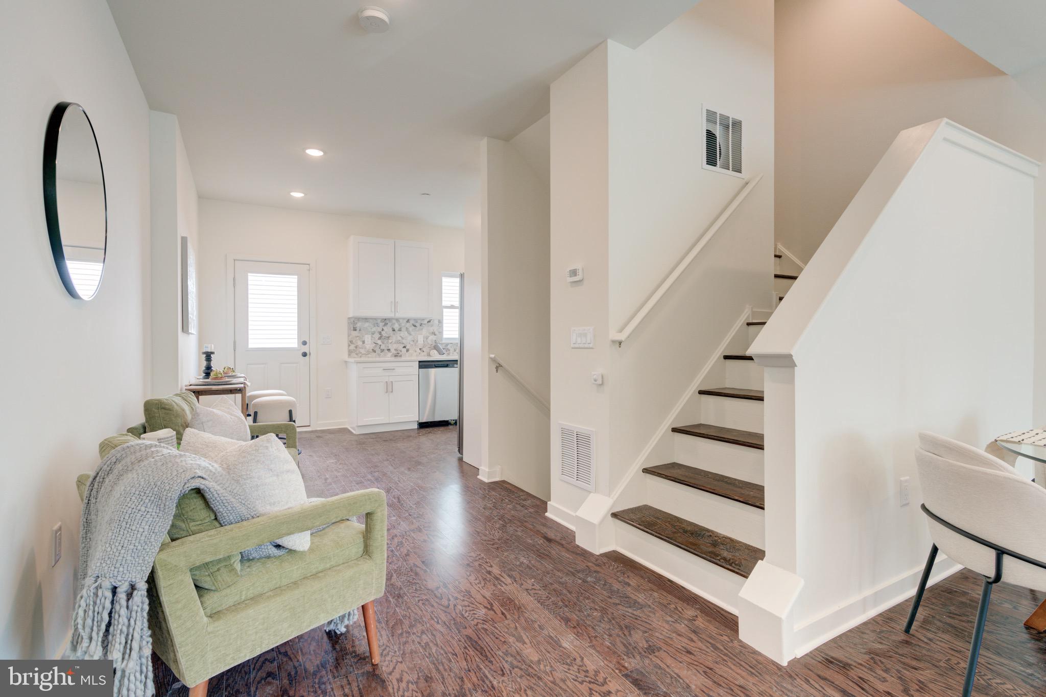 EAST KENSINGTON - Residential