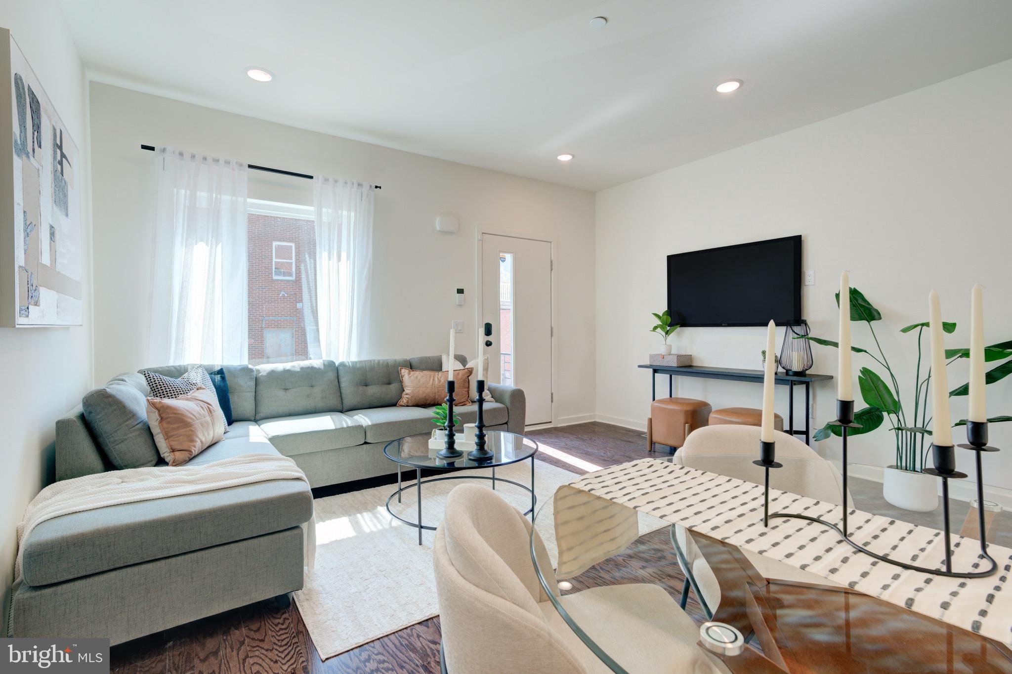 EAST KENSINGTON - Residential