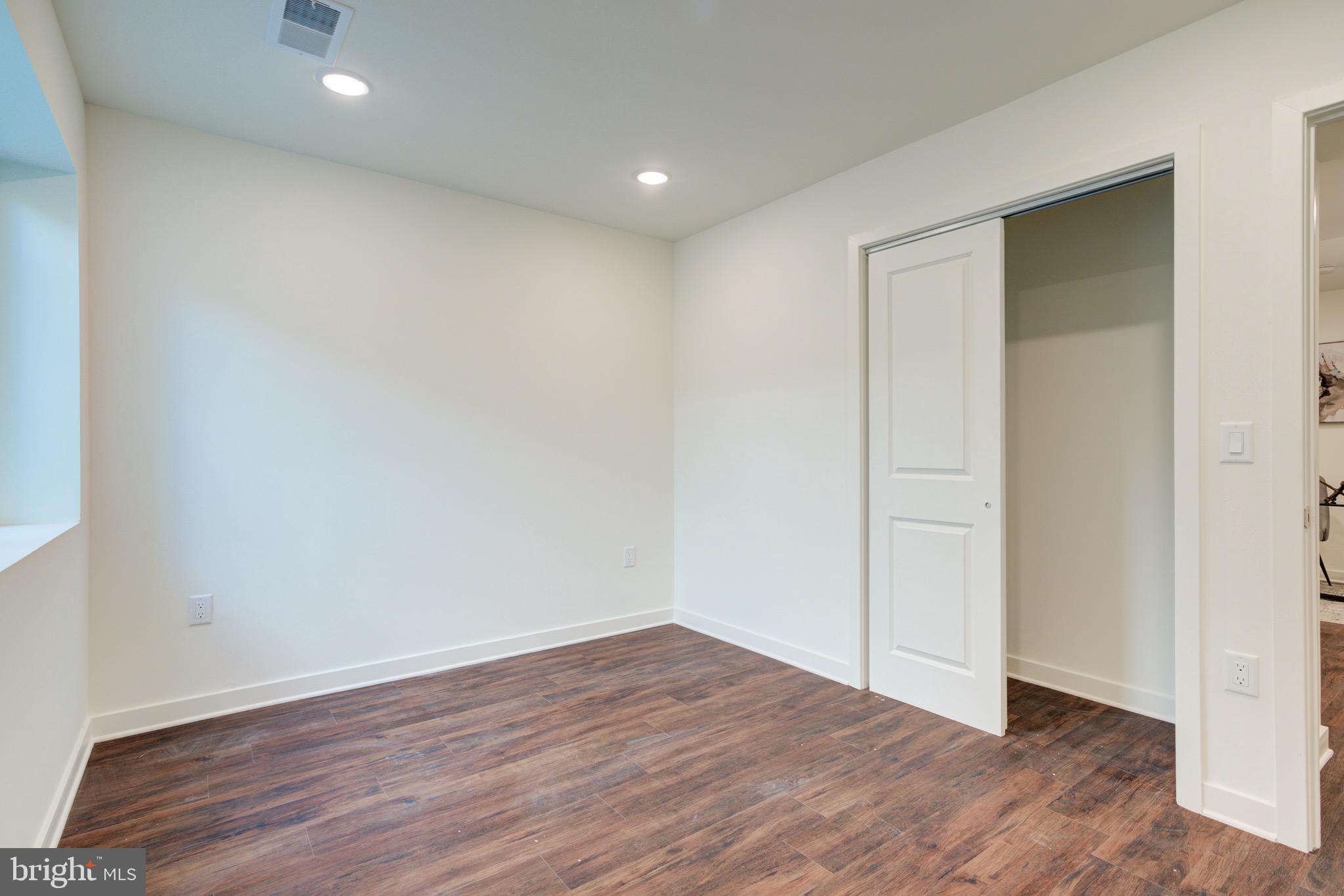 EAST KENSINGTON - Residential