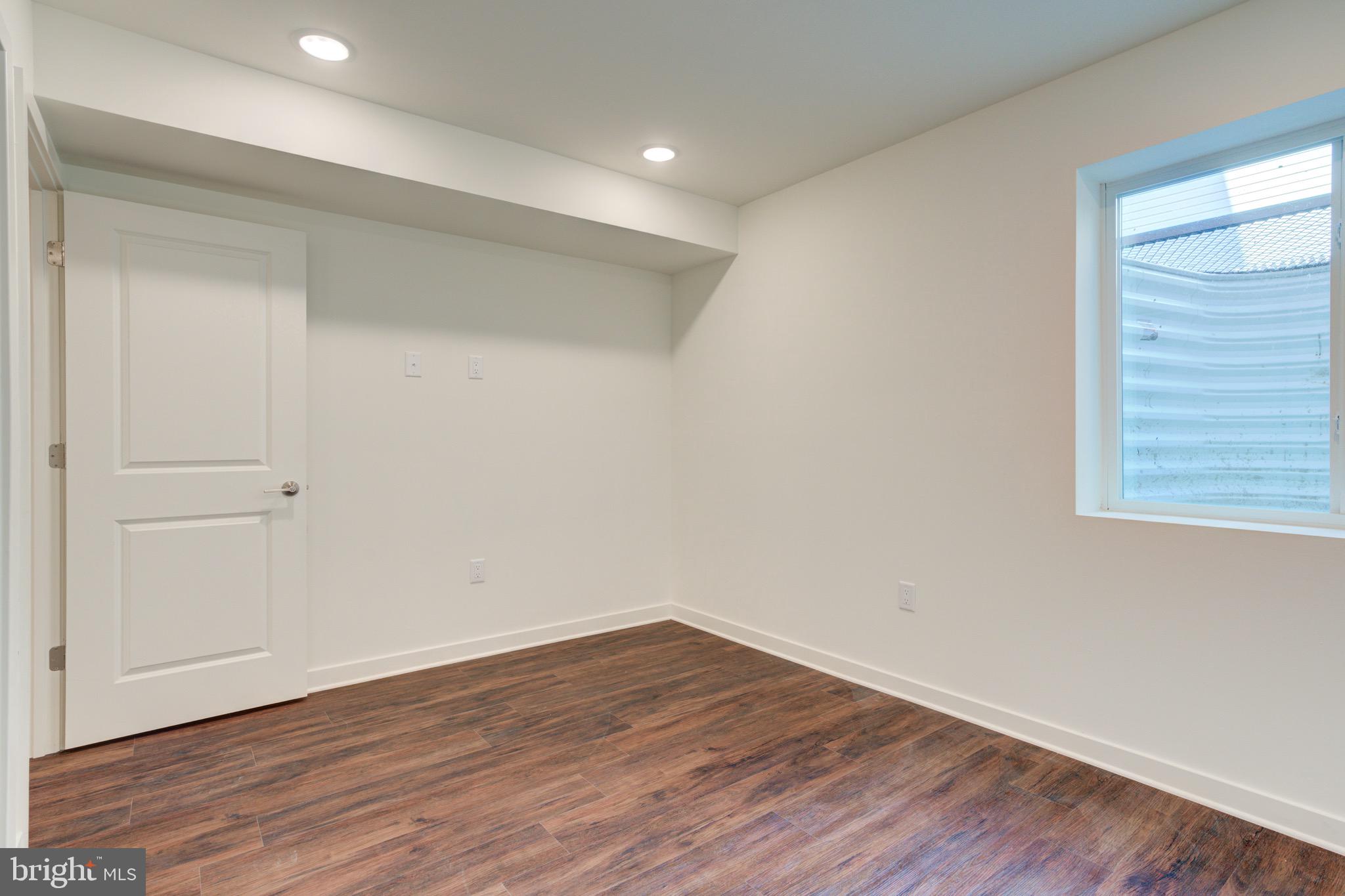 EAST KENSINGTON - Residential