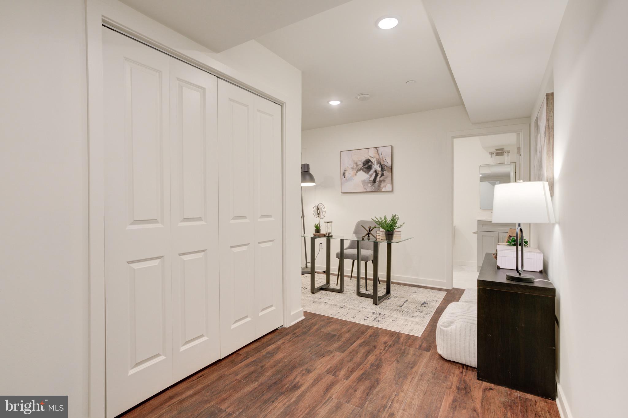 EAST KENSINGTON - Residential