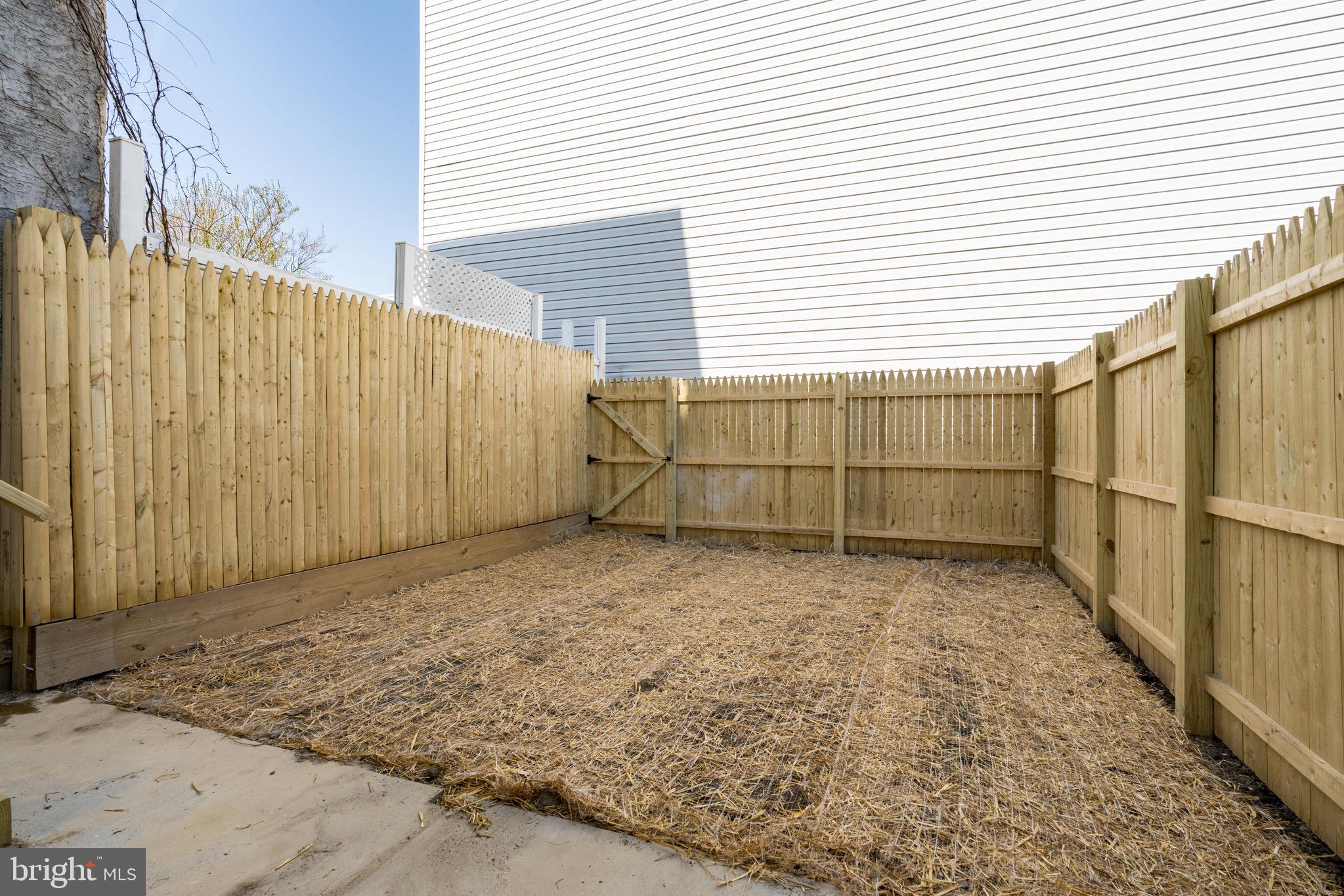 EAST KENSINGTON - Residential