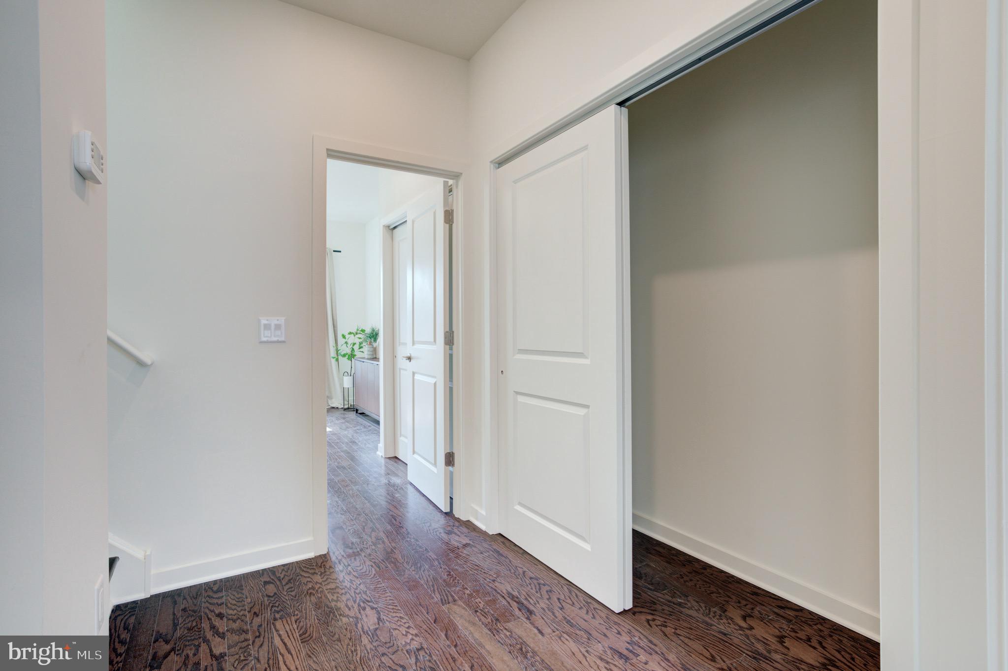 EAST KENSINGTON - Residential