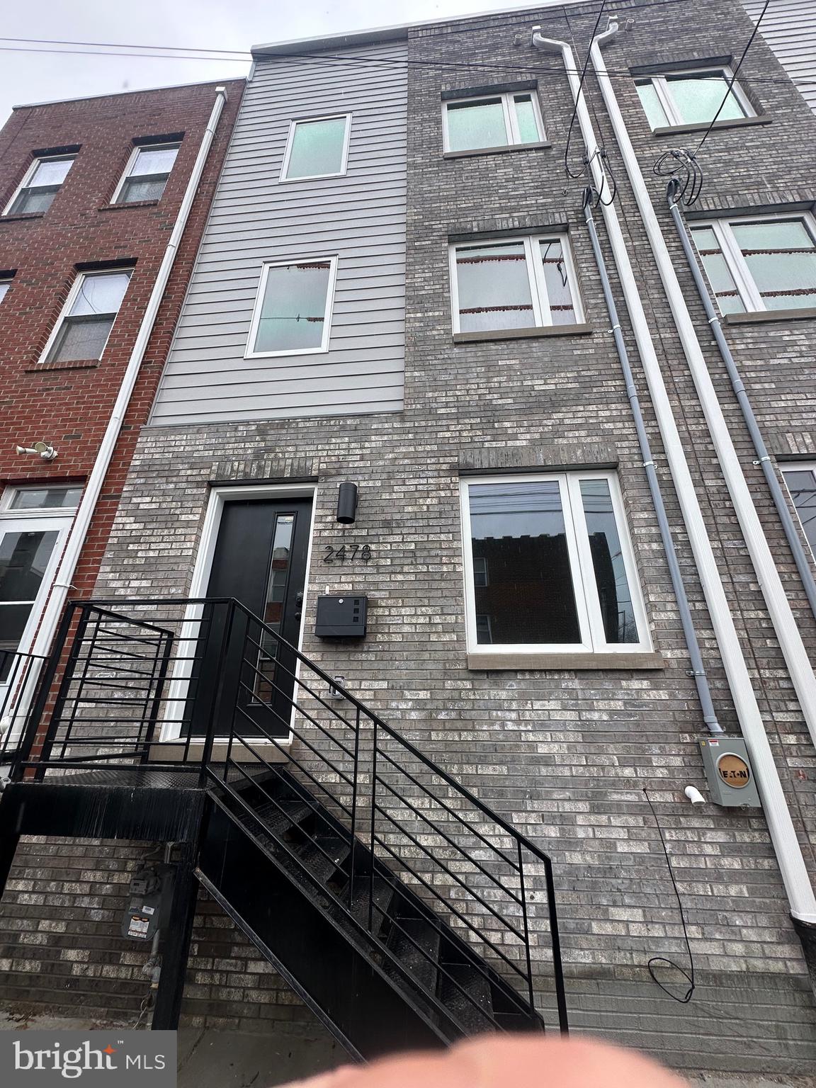 EAST KENSINGTON - Residential