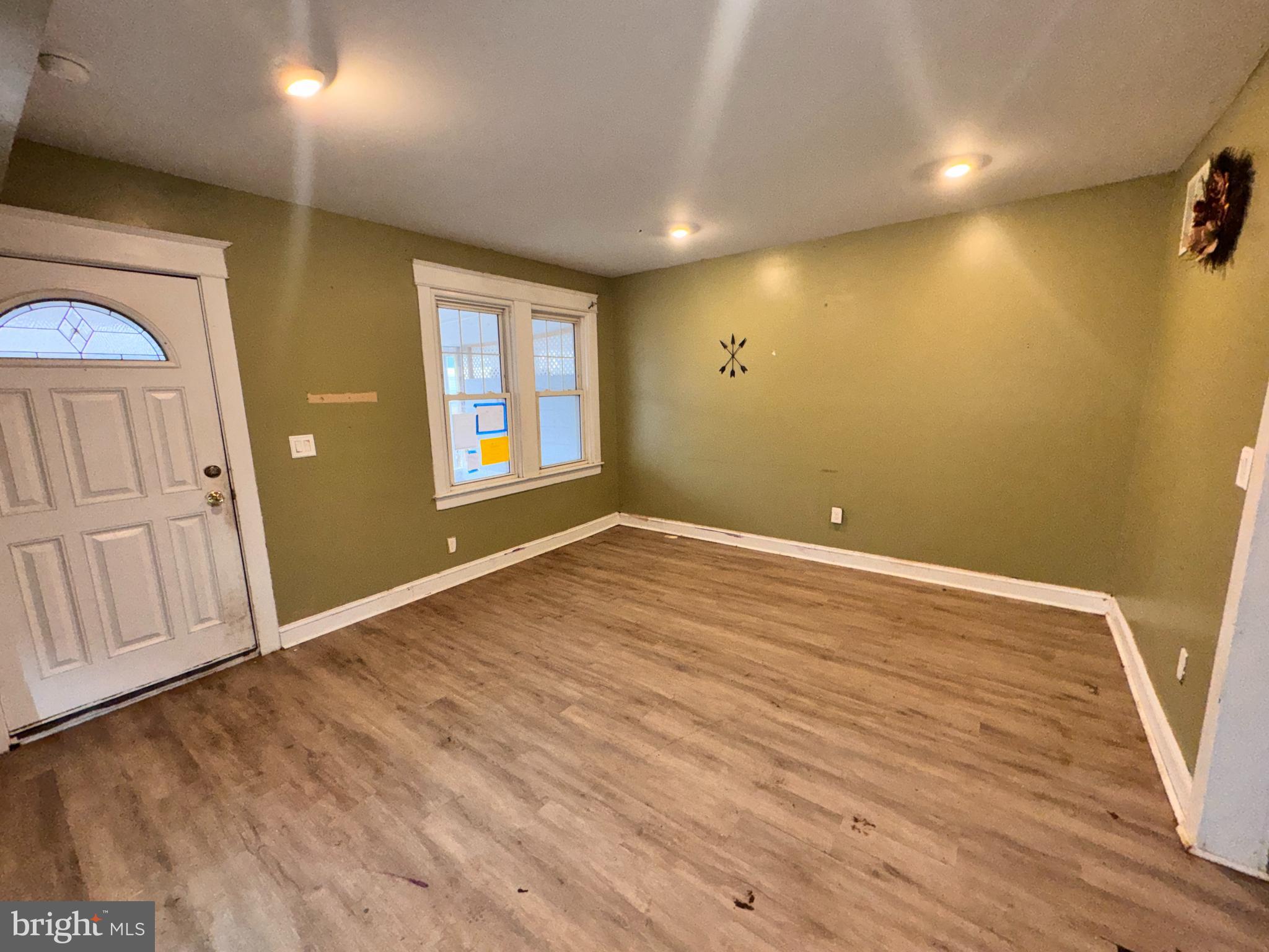 215 SEMINOLE AVENUE
