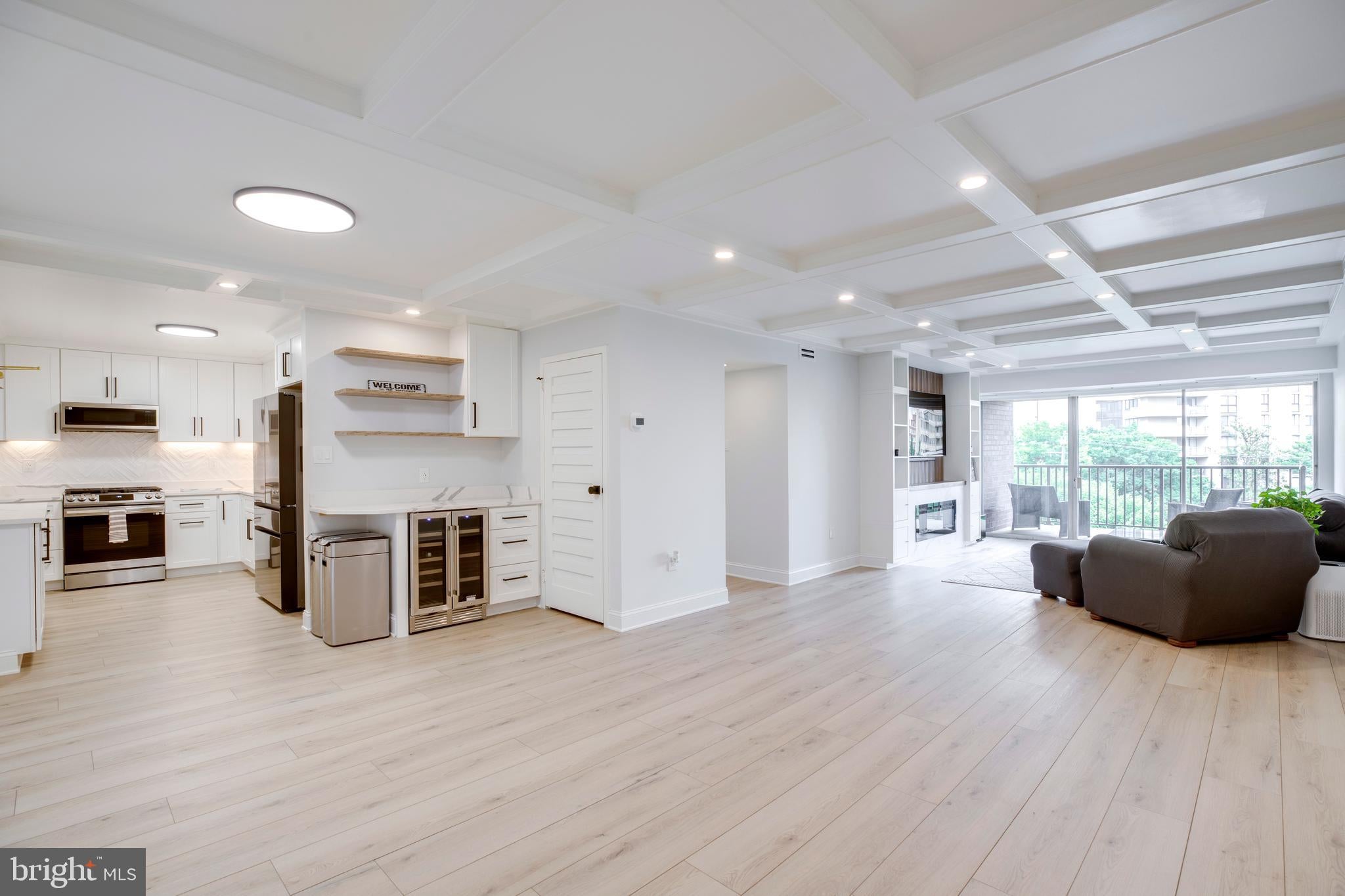 1300 ARMY NAVY DRIVE 814