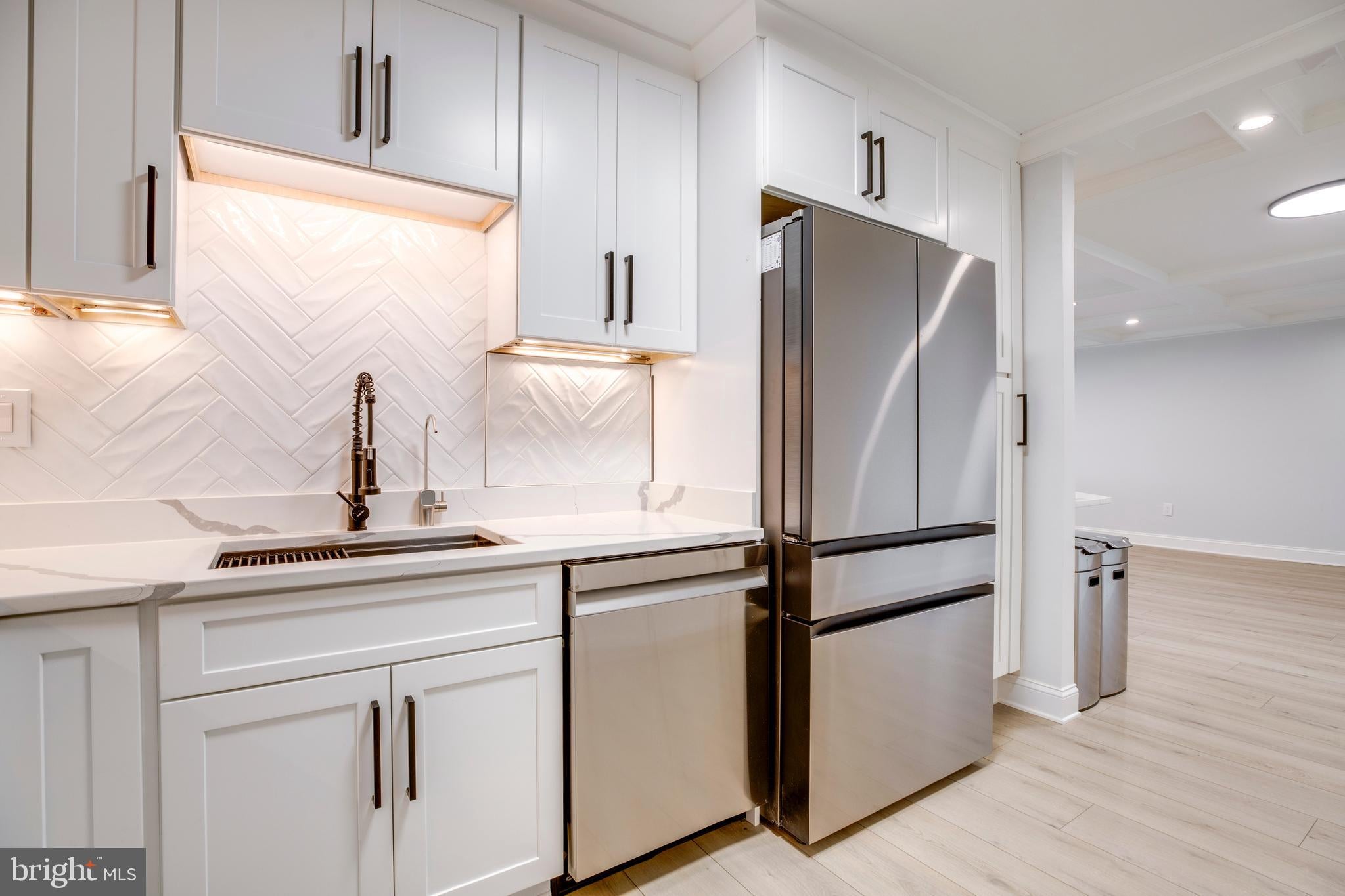 1300 ARMY NAVY DRIVE 814