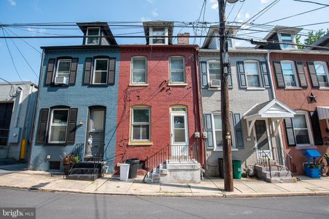 Photo of 331 E MARION ST, LANCASTER, PA 17602 (MLS # PALA2037870)