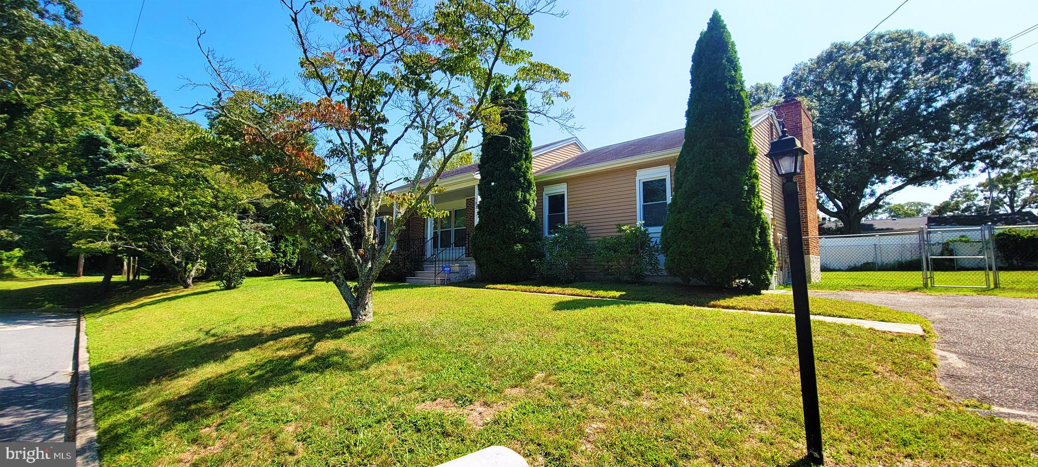 102 E GLENCOVE AVENUE