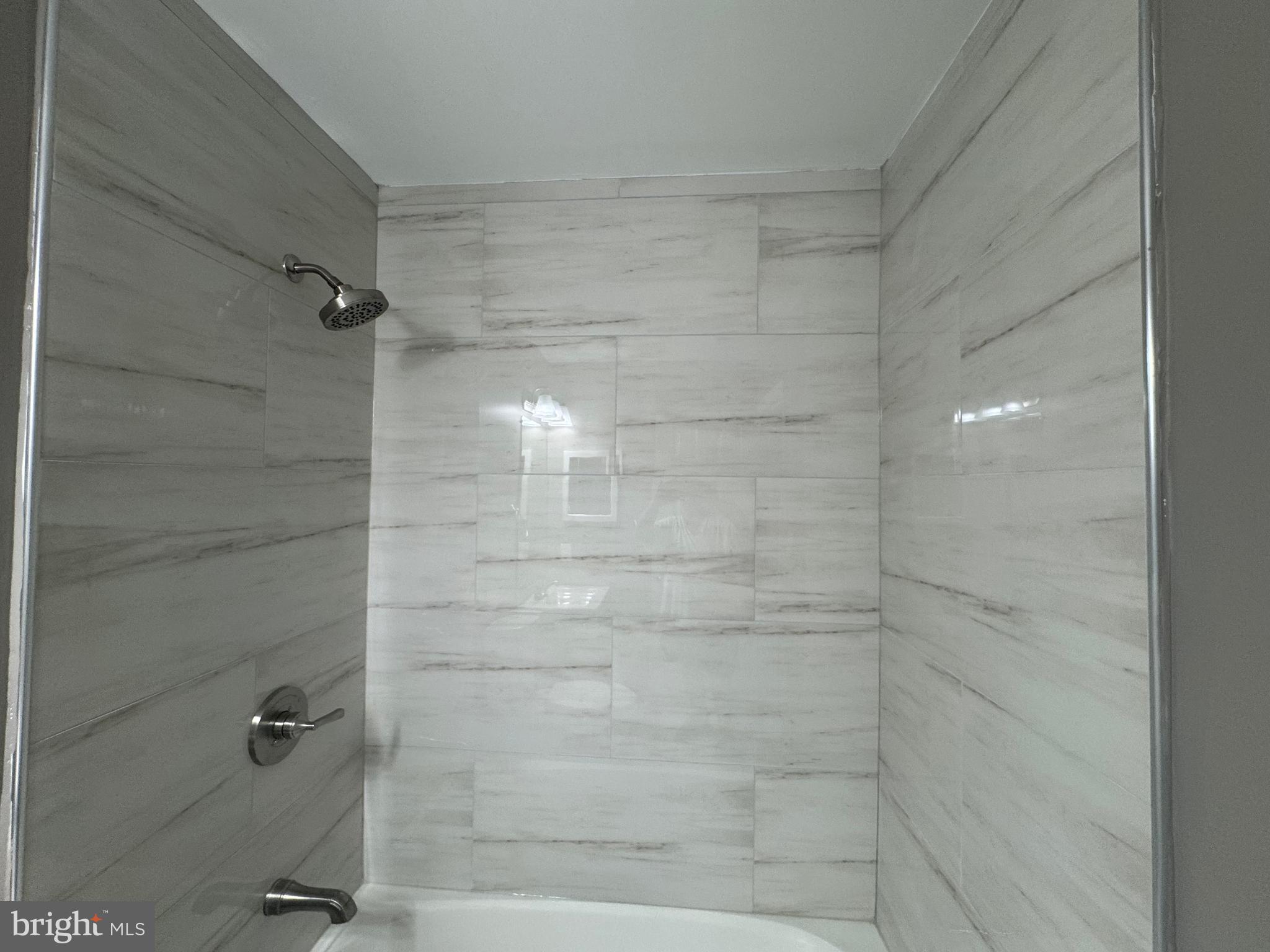 GLENARDEN TOWNS - Residential Lease