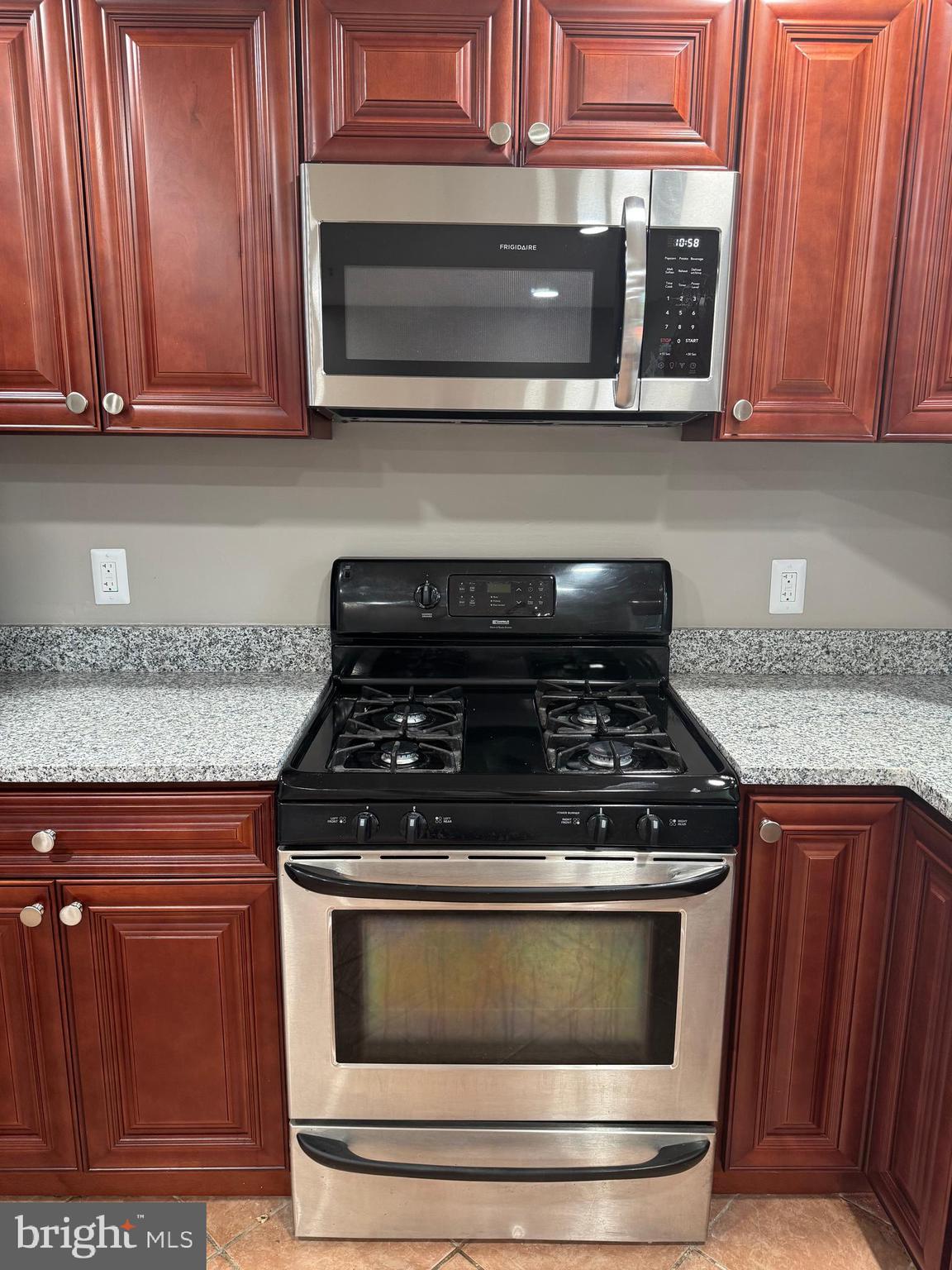 GLENARDEN TOWNS - Residential Lease