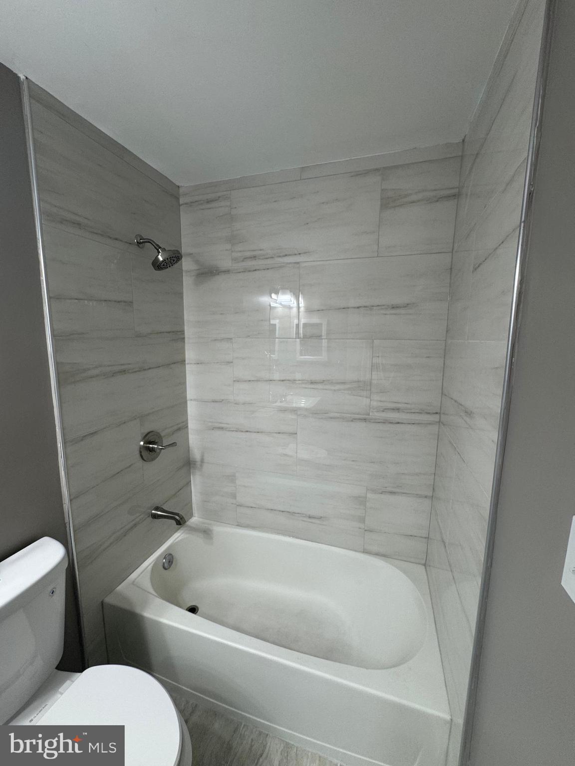 GLENARDEN TOWNS - Residential Lease