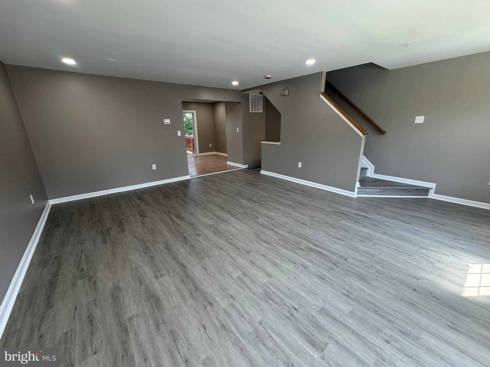 GLENARDEN TOWNS - Residential Lease