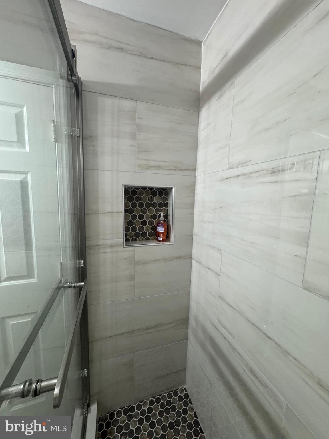 GLENARDEN TOWNS - Residential Lease