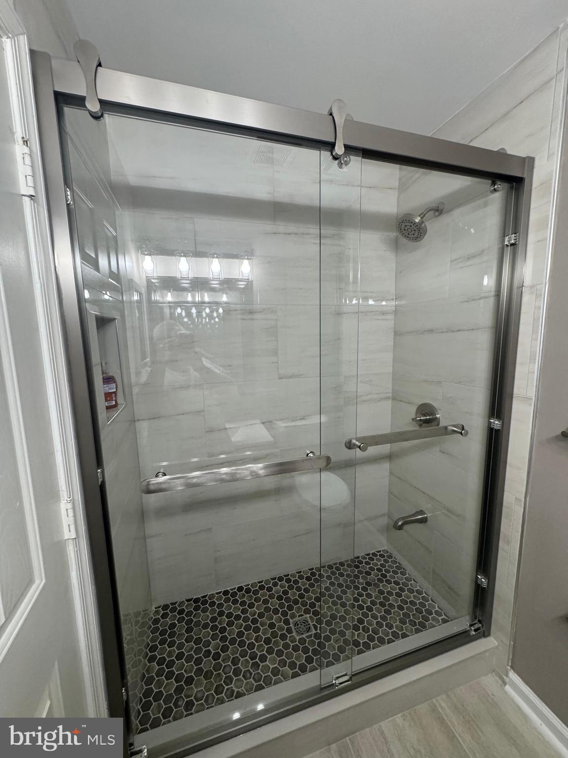 GLENARDEN TOWNS - Residential Lease