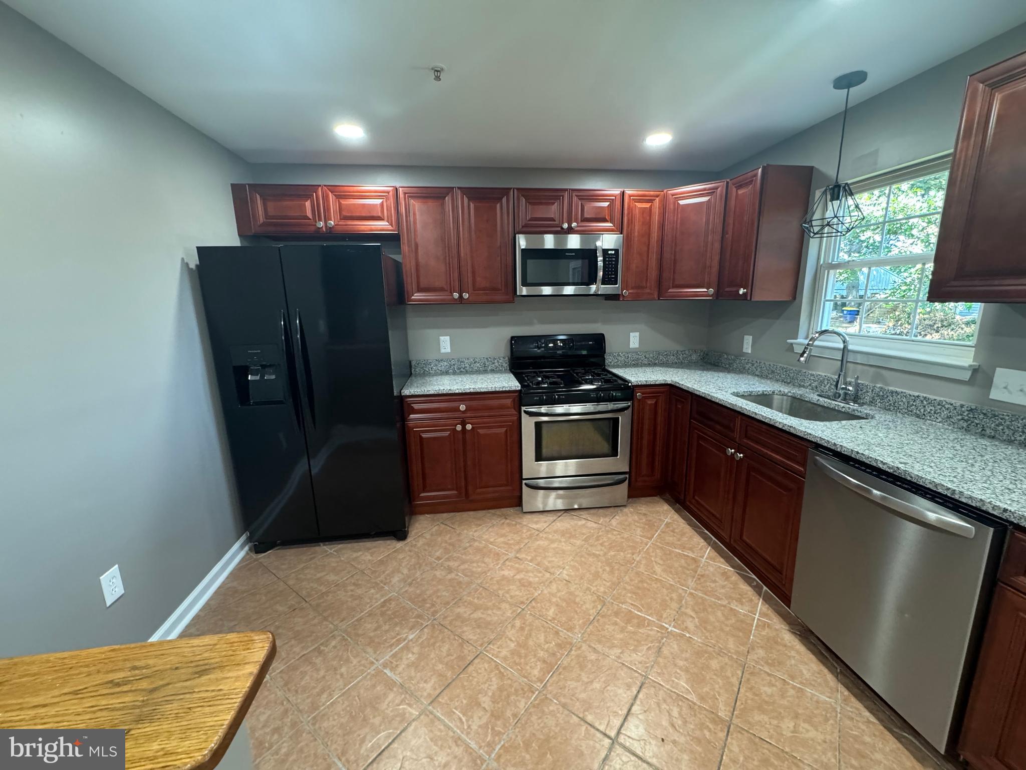 GLENARDEN TOWNS - Residential Lease