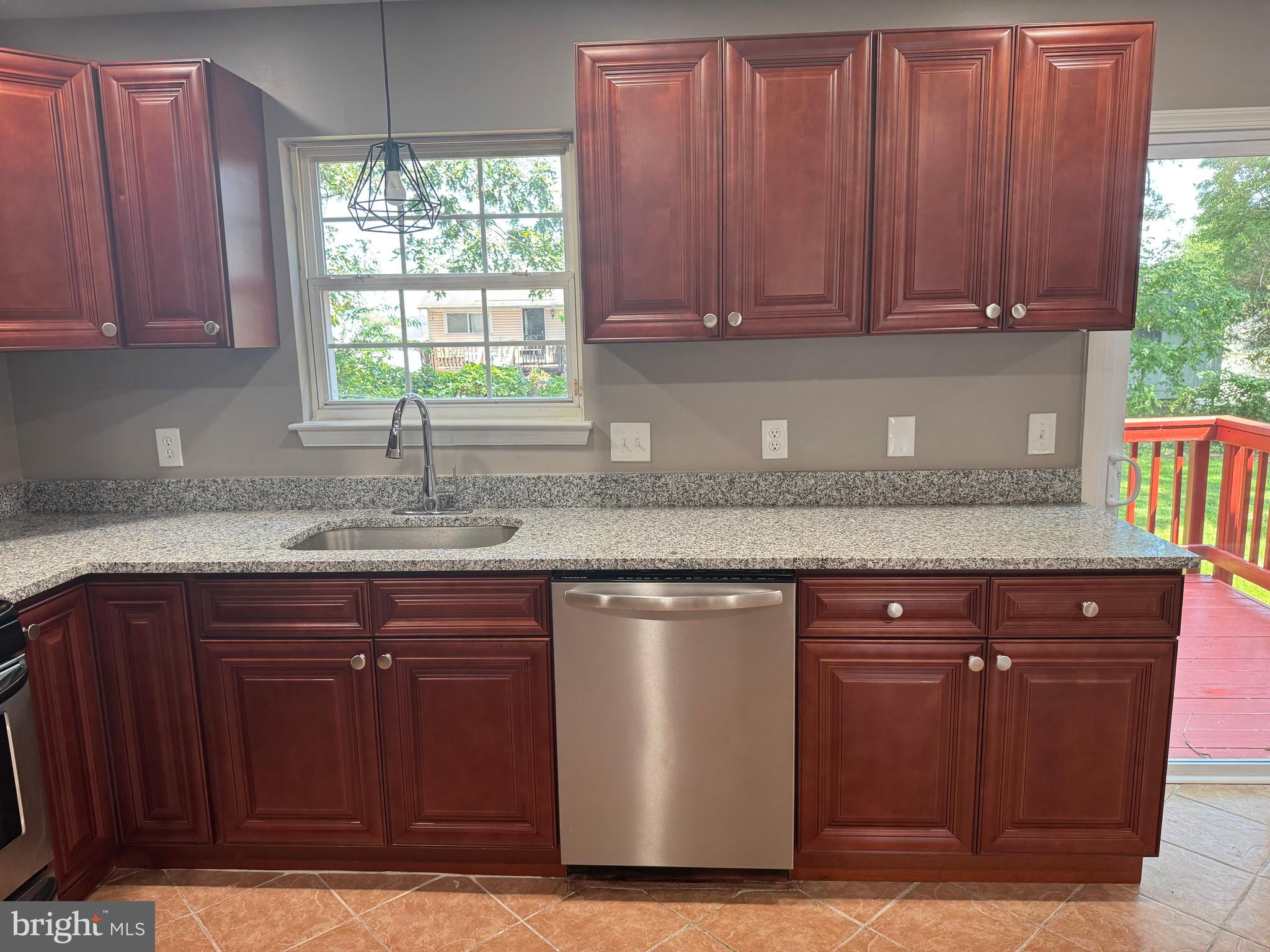 GLENARDEN TOWNS - Residential Lease