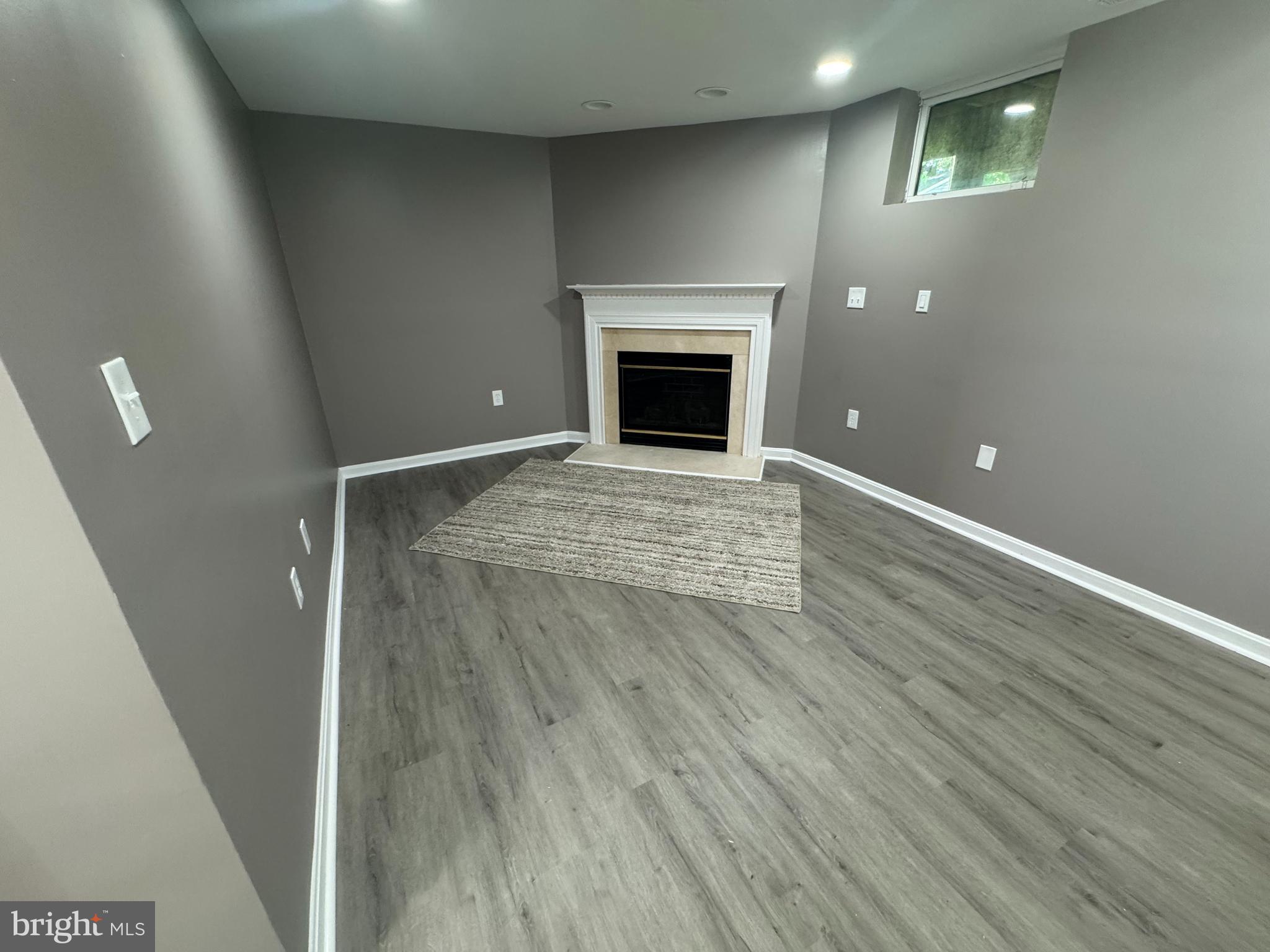 GLENARDEN TOWNS - Residential Lease