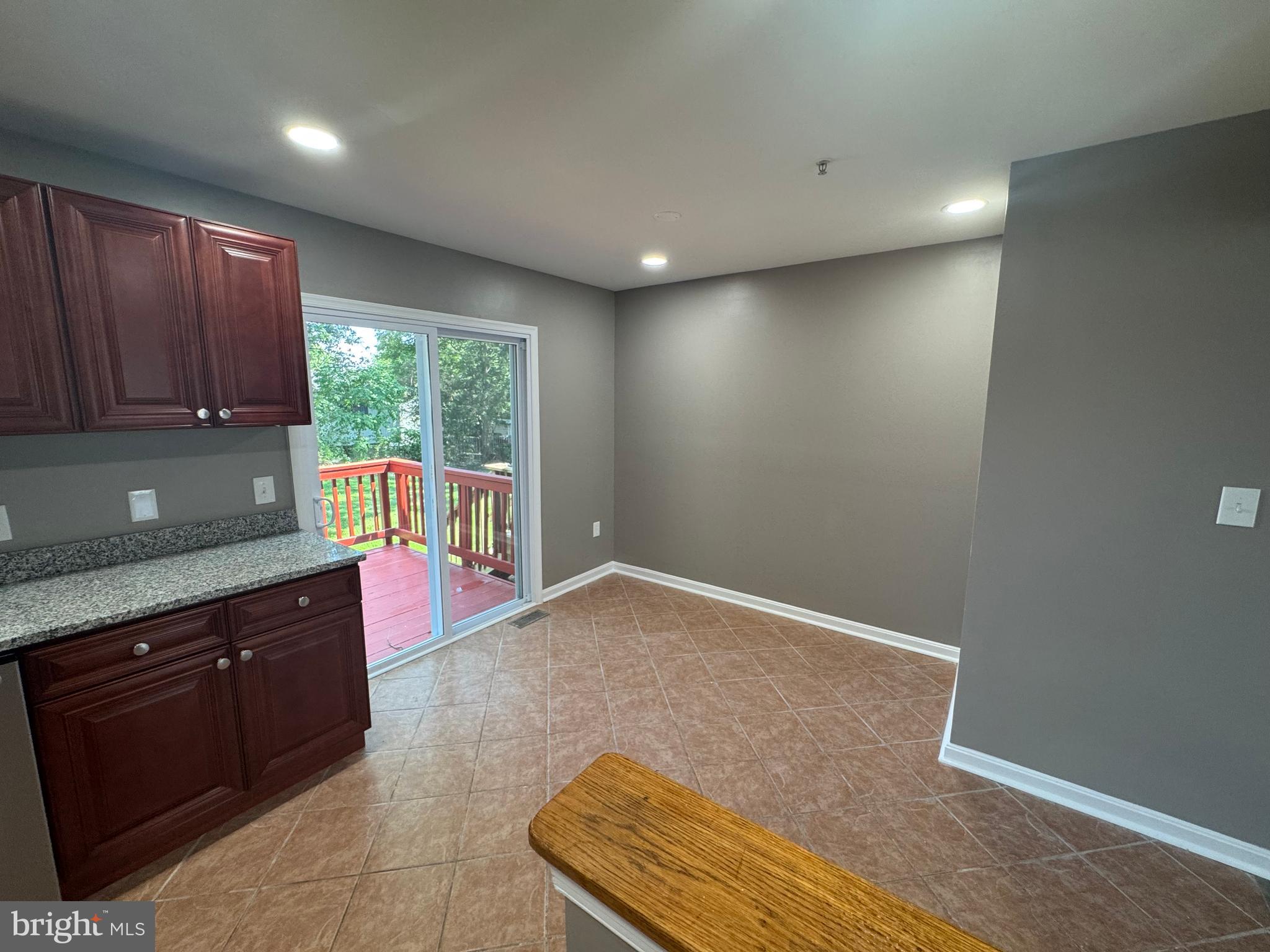 GLENARDEN TOWNS - Residential Lease