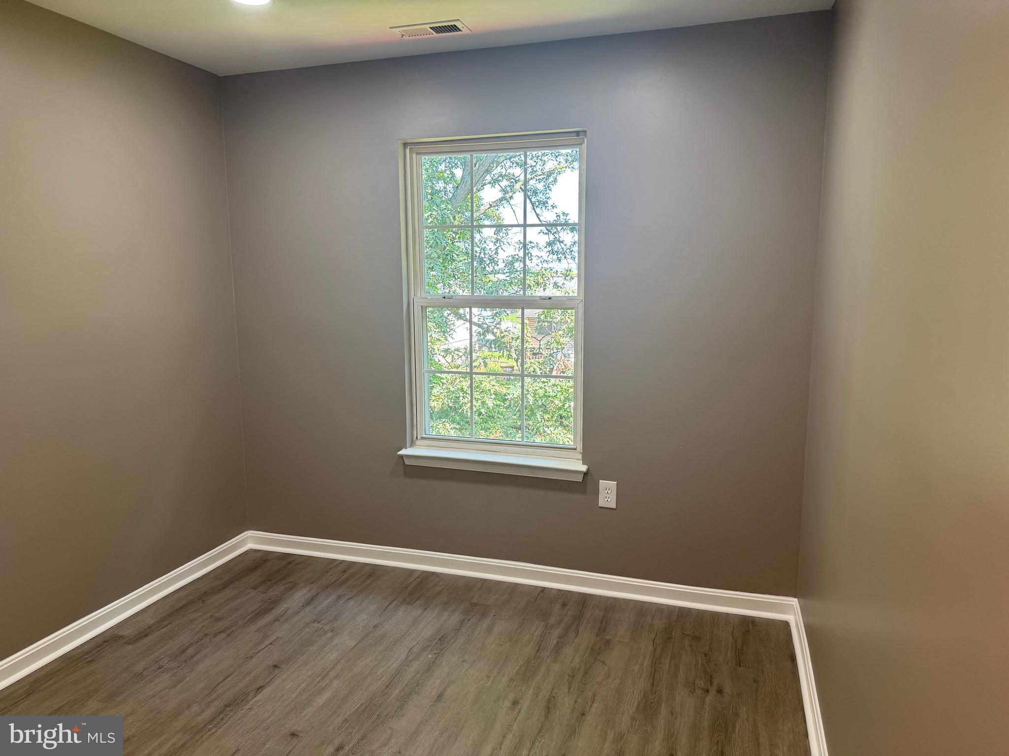 GLENARDEN TOWNS - Residential Lease