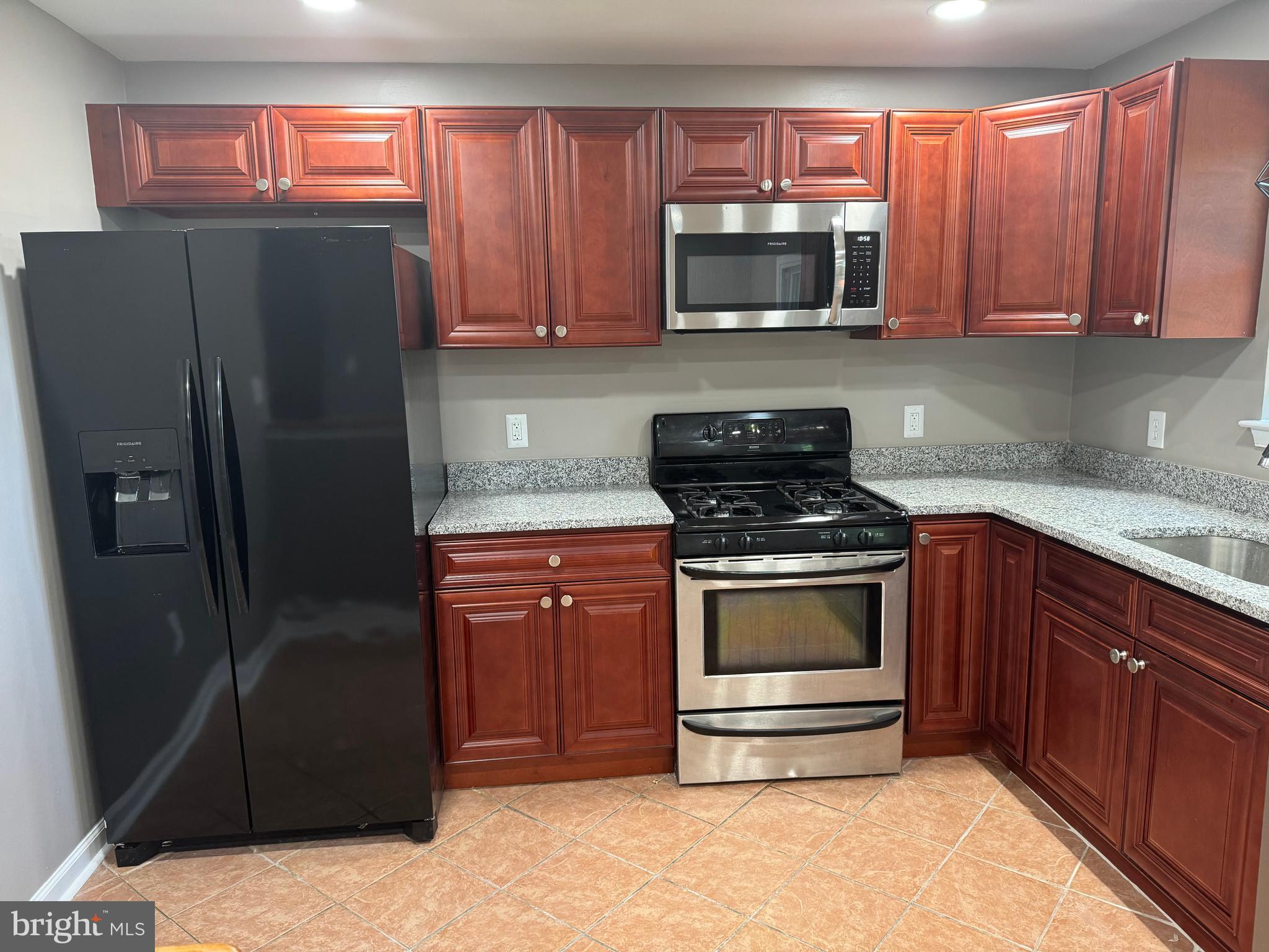 GLENARDEN TOWNS - Residential Lease