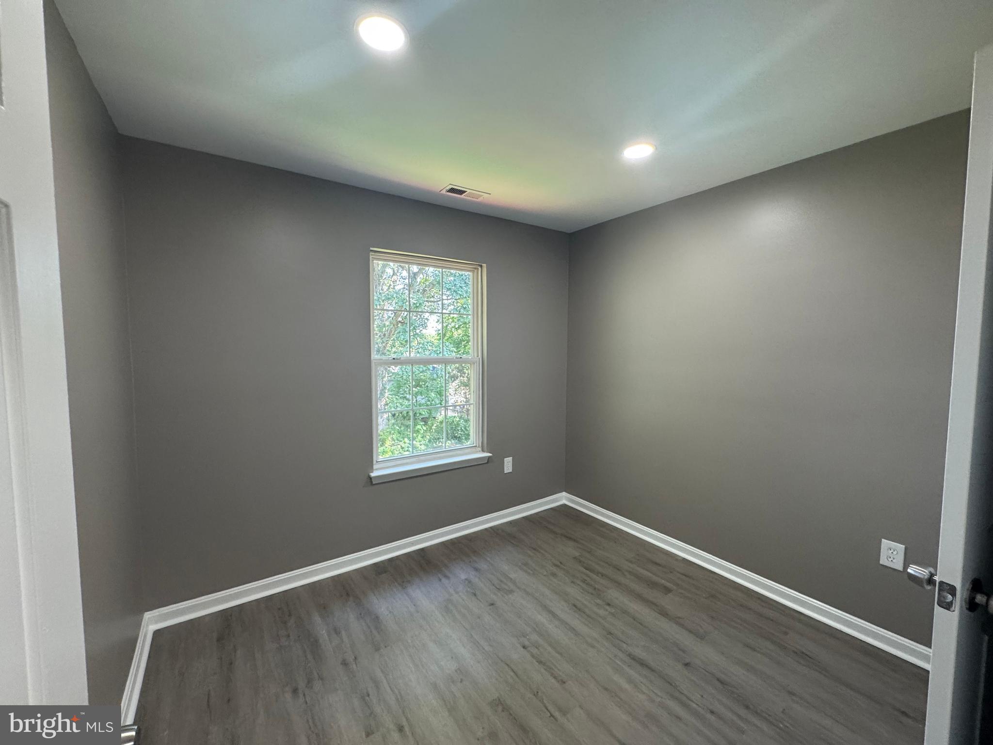 GLENARDEN TOWNS - Residential Lease