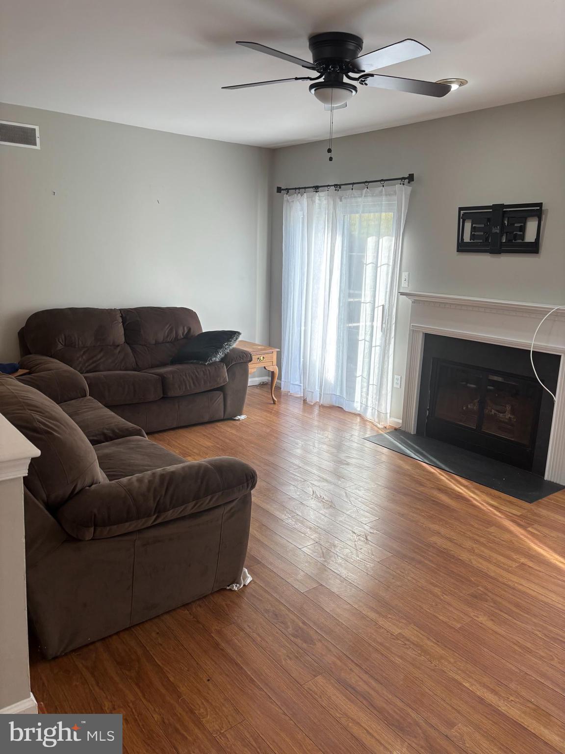 BALLINAHINCH - Residential Lease