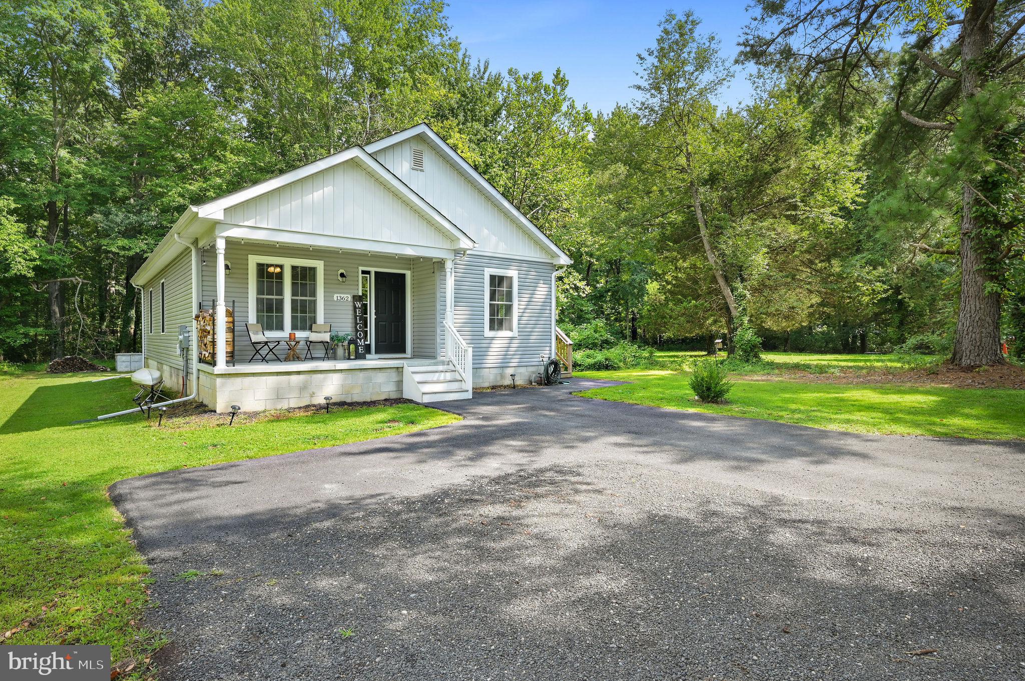 1362 W COLLEGE ROAD