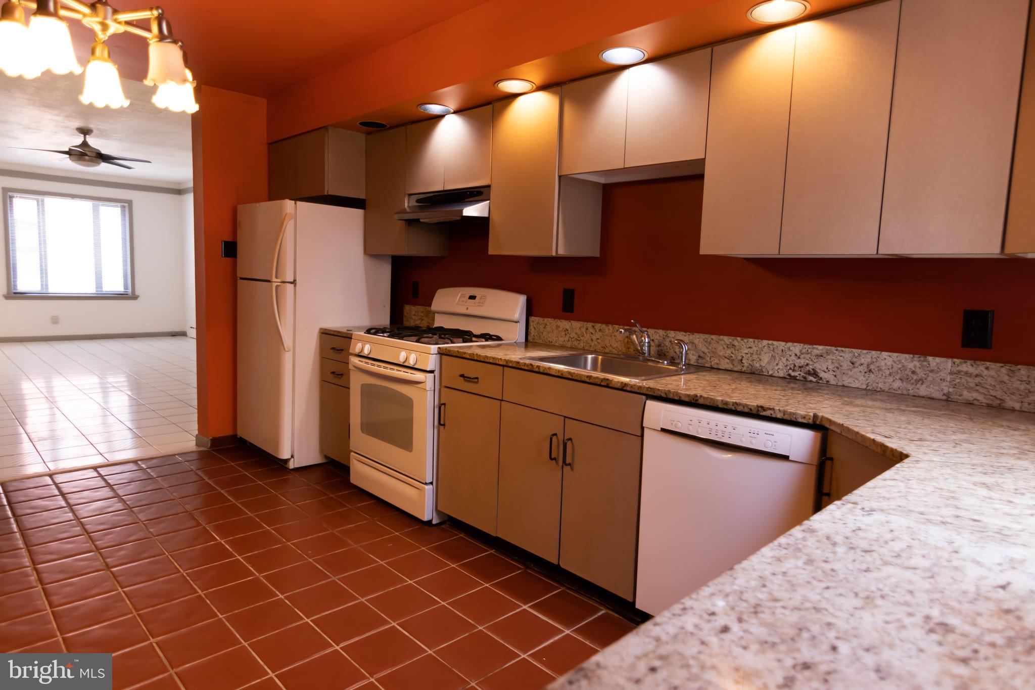 GIRARD ESTATES - Residential