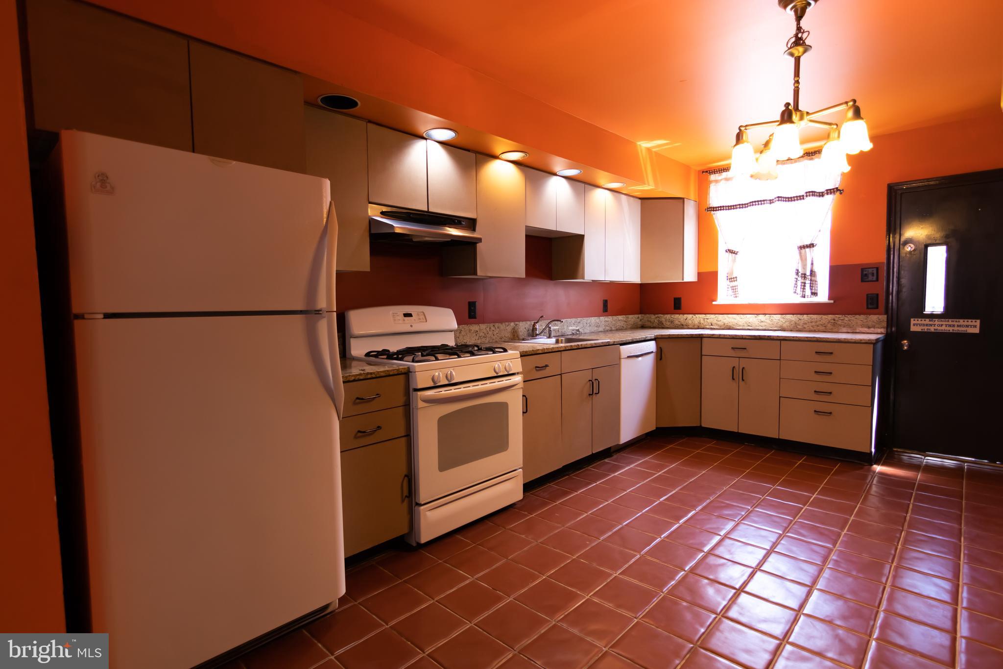 GIRARD ESTATES - Residential