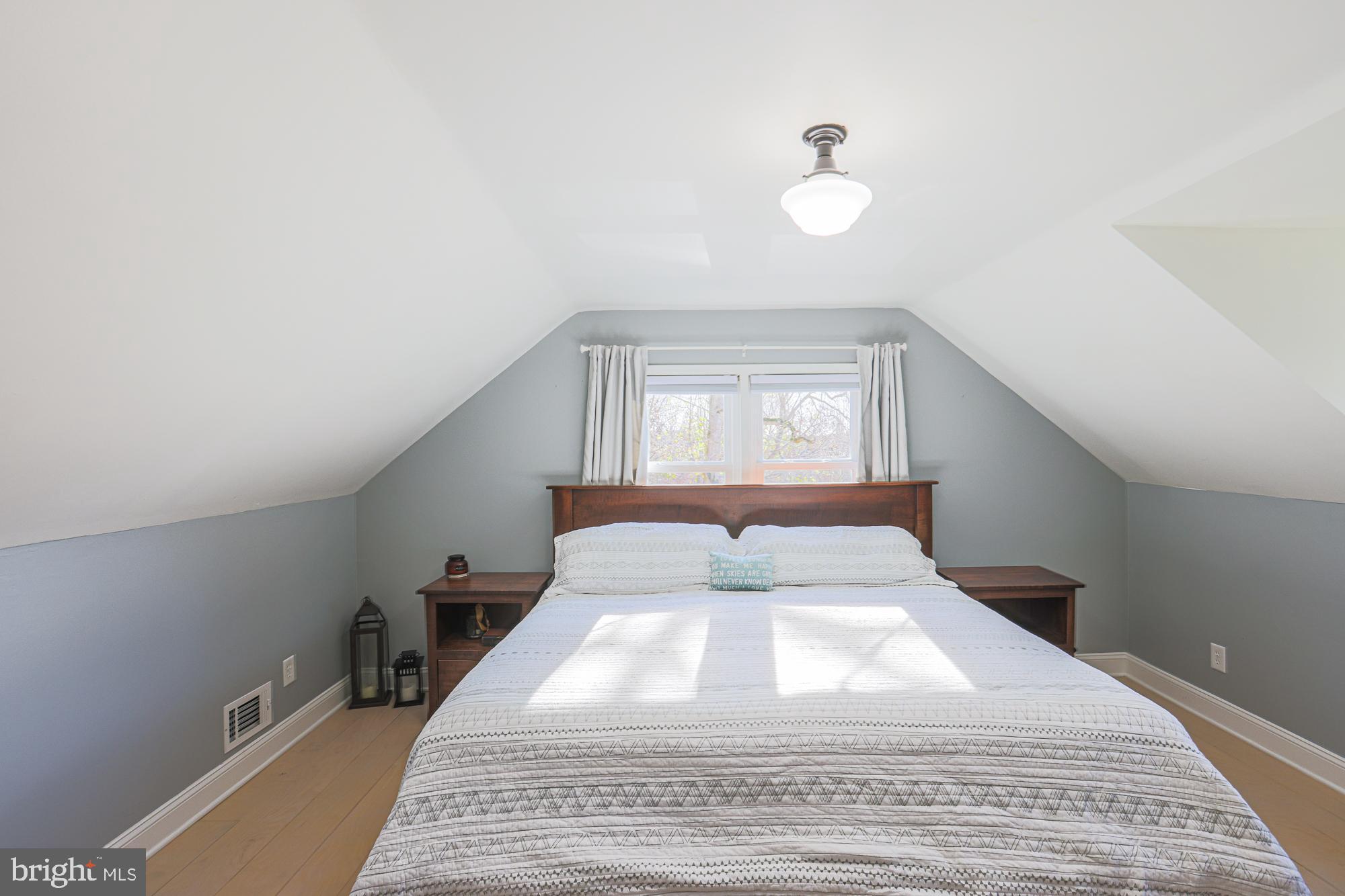 QUAKER HILLS - Residential