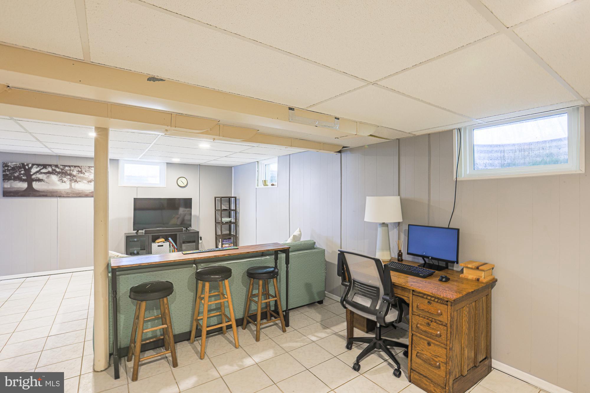 QUAKER HILLS - Residential