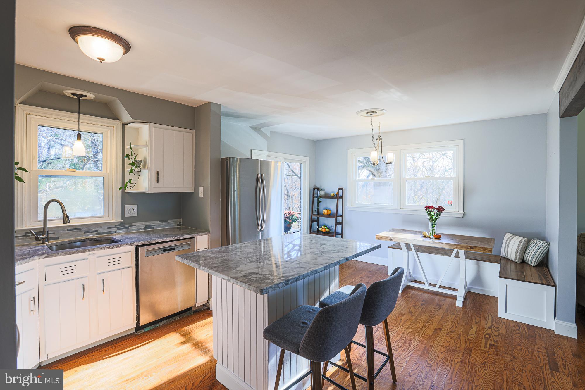 QUAKER HILLS - Residential