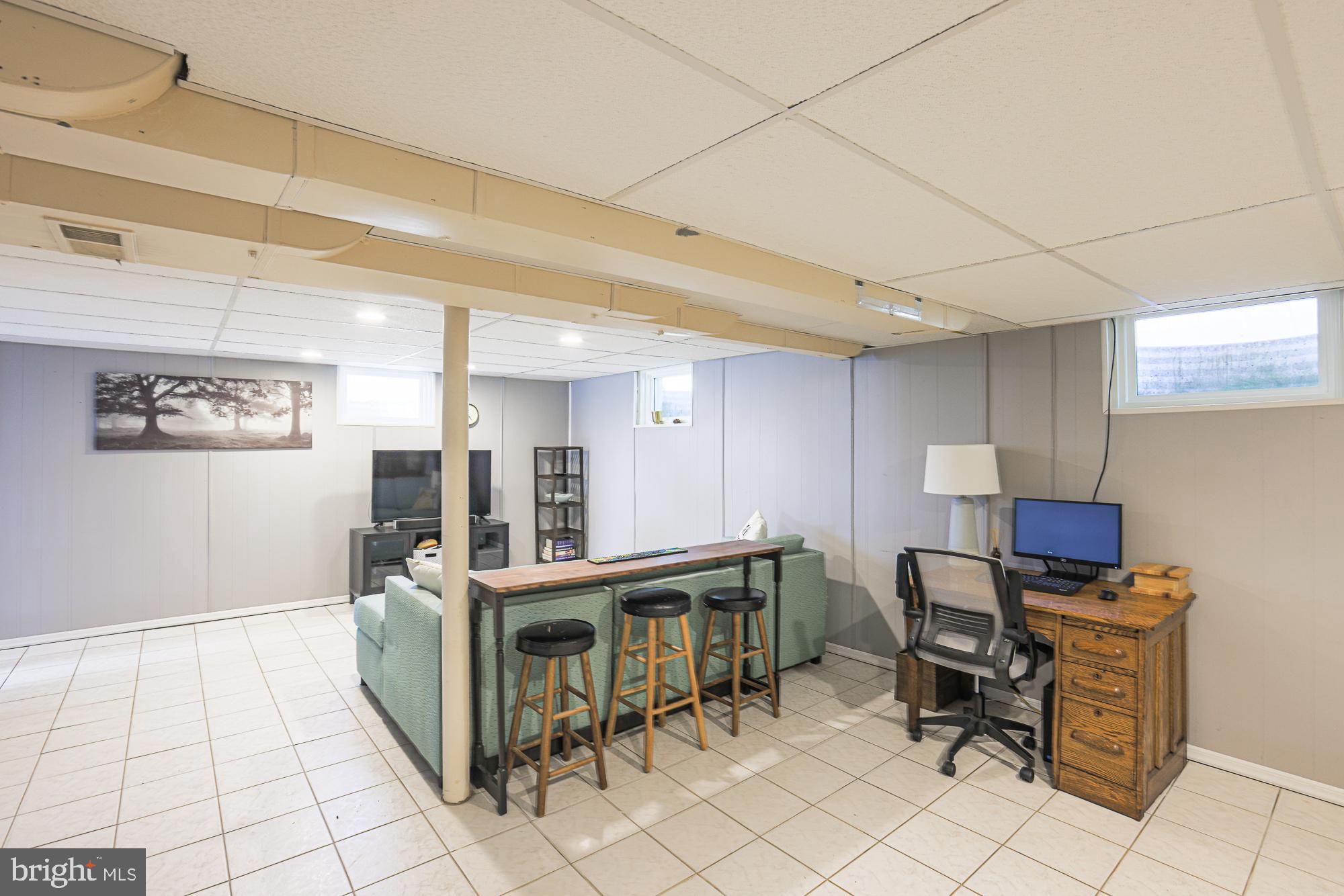 QUAKER HILLS - Residential