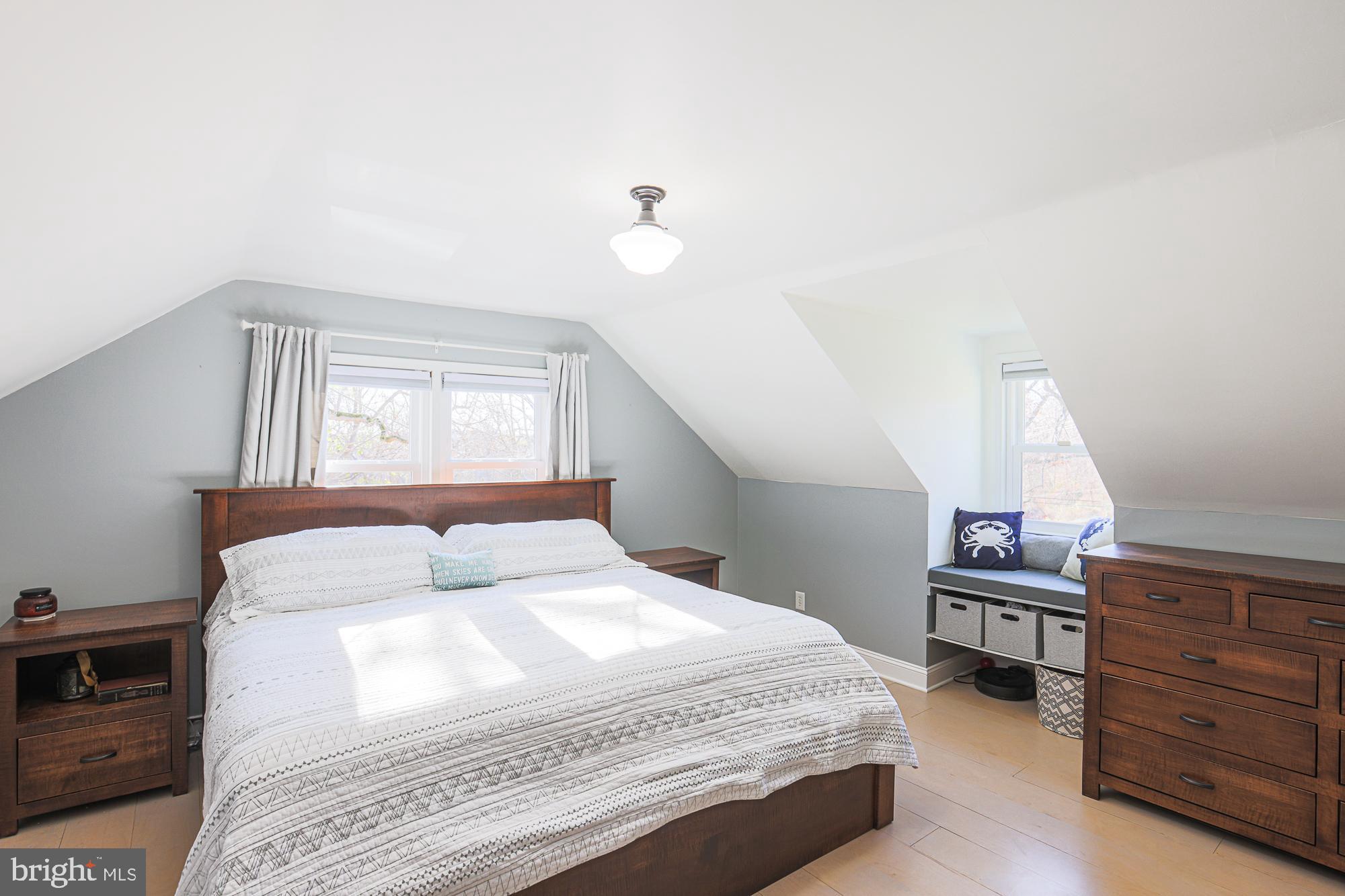 QUAKER HILLS - Residential