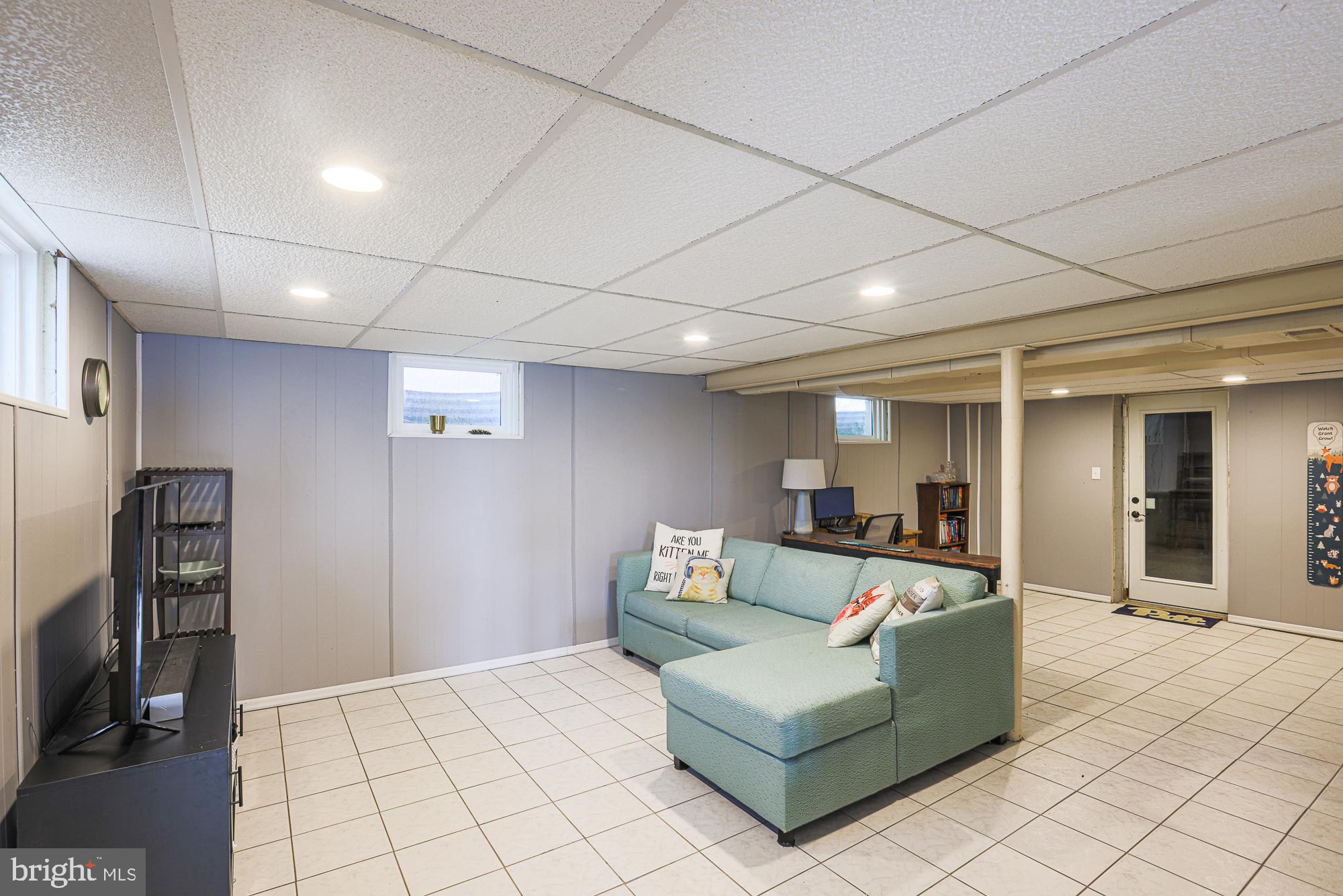 QUAKER HILLS - Residential